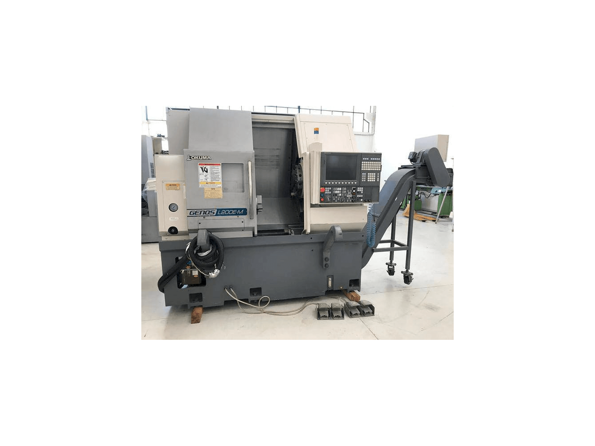 Koneen Okuma Genos L200E-MY etunäkymä