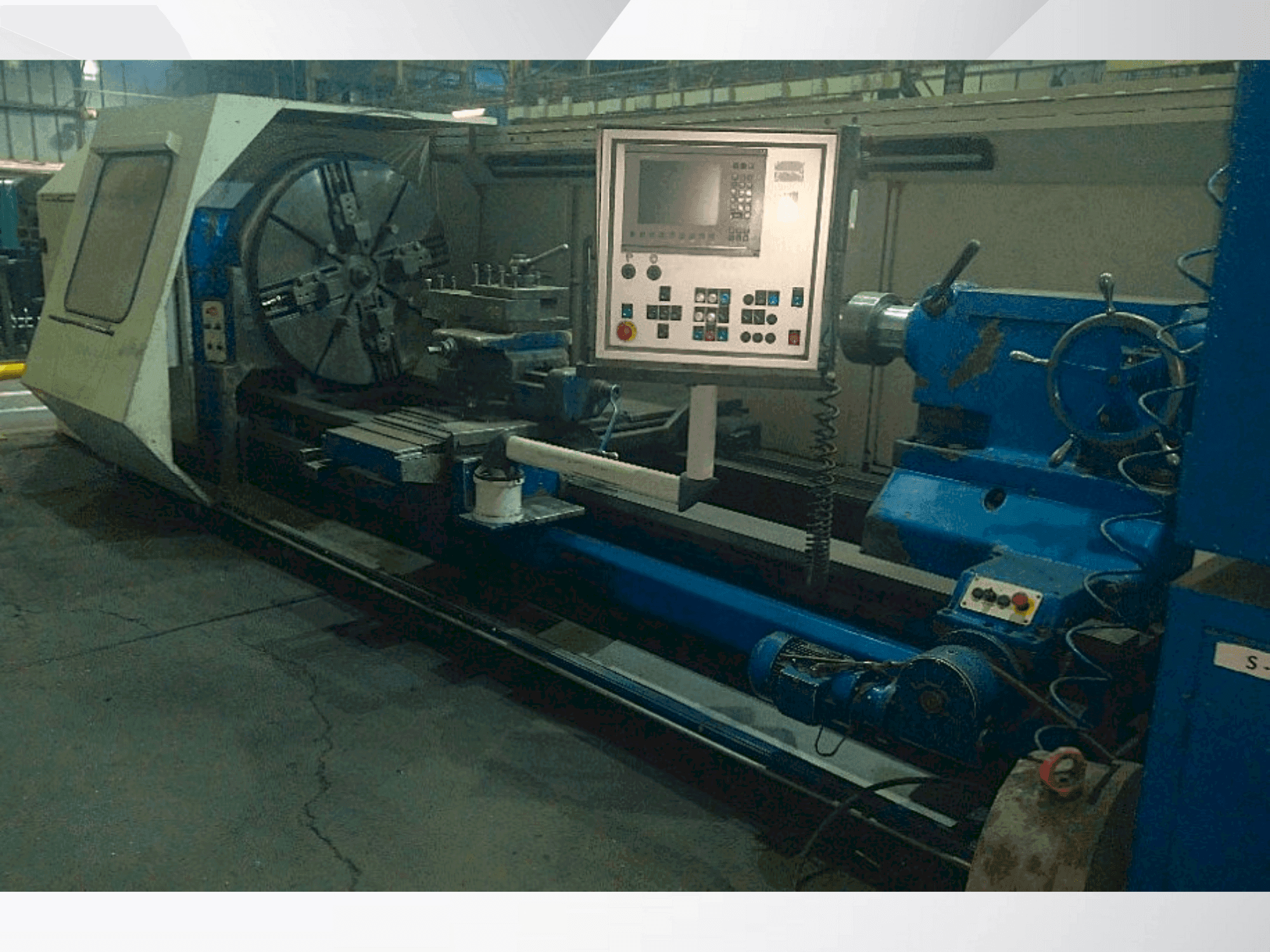 Koneen SKODA SRM 125 CNC etunäkymä