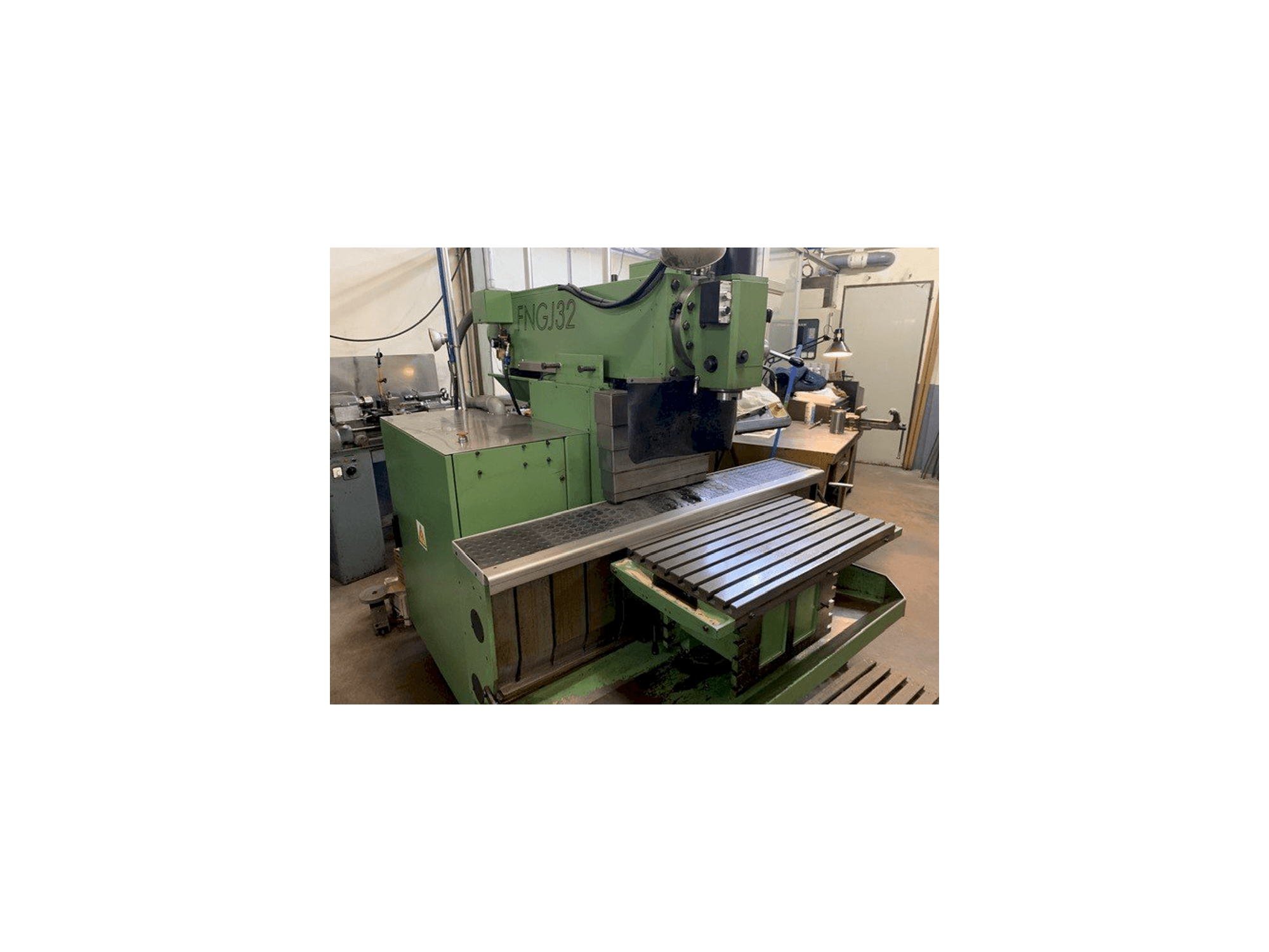 Koneen INTOS FNGJ32 etunäkymä