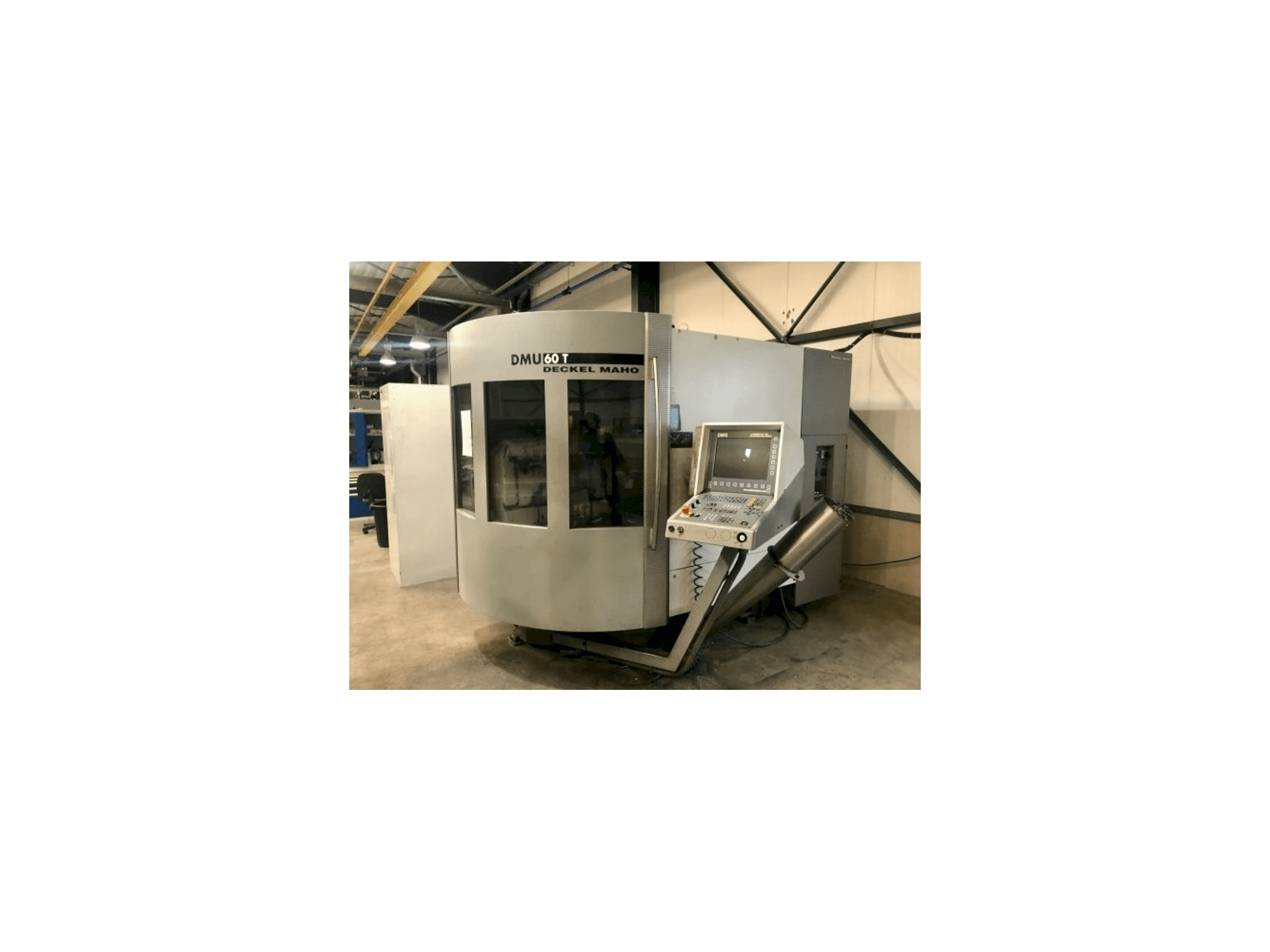 Koneen DECKEL MAHO DMU 60T etunäkymä