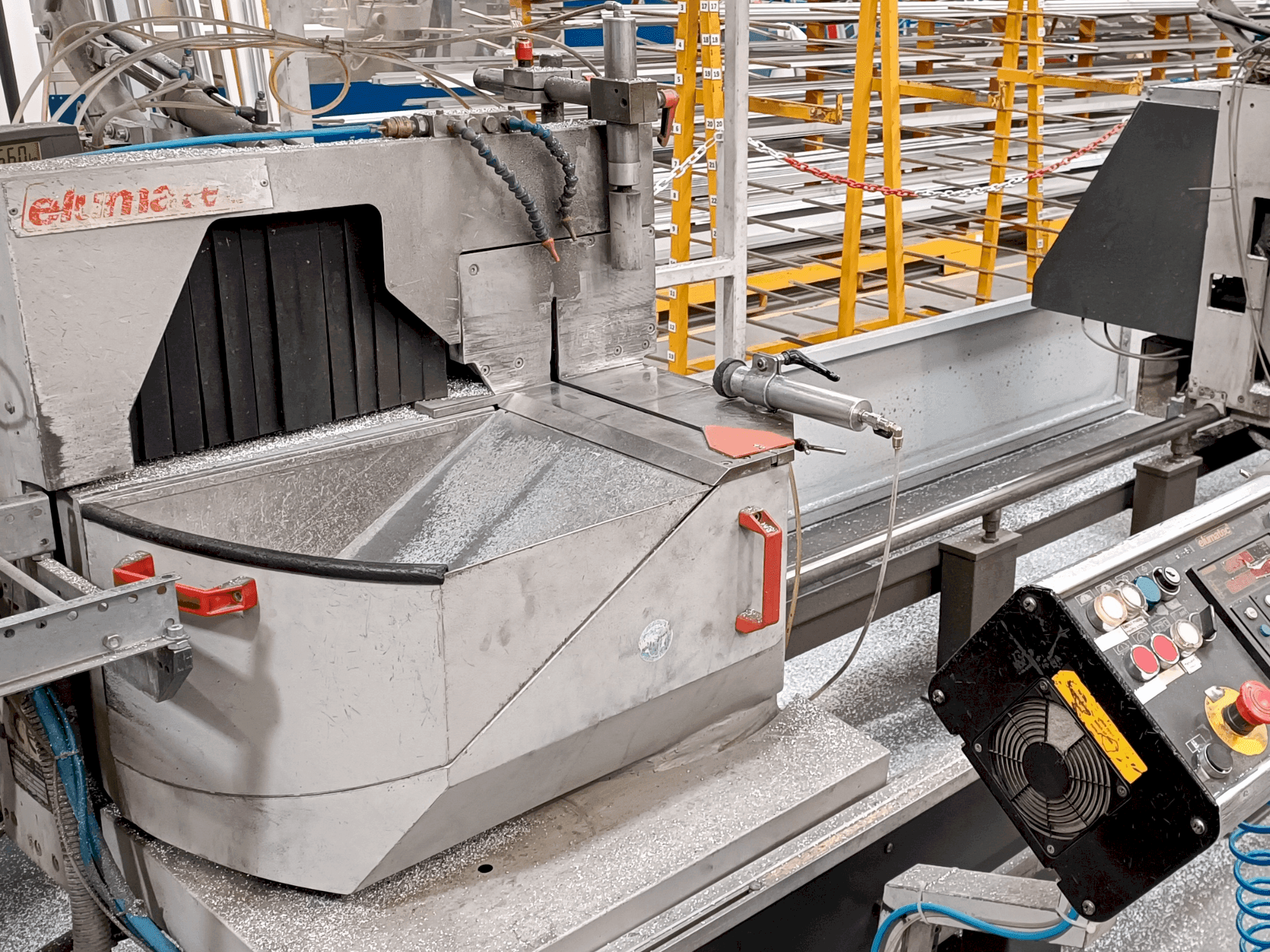 Koneen Elumatec DG 104/02 E255 etunäkymä