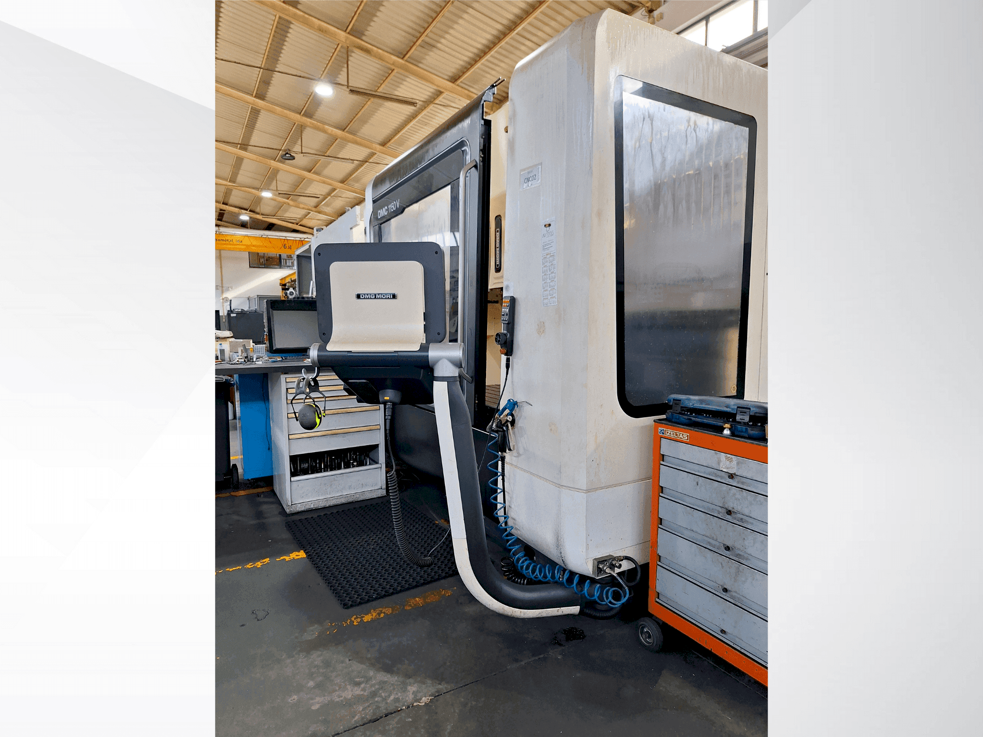 Koneen DMG MORI DMC 1150 V etunäkymä