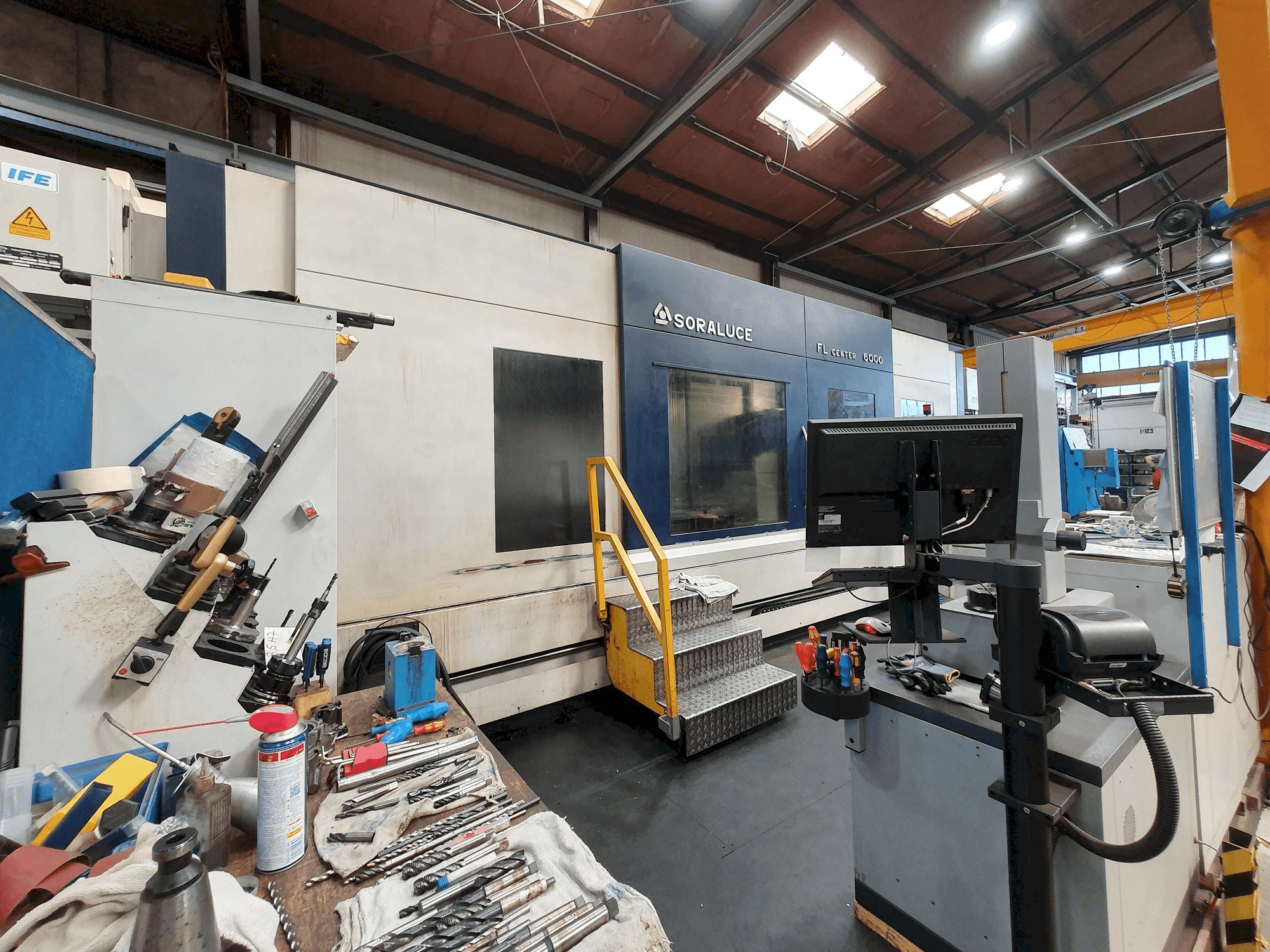 Koneen Soraluce FL 6000 etunäkymä