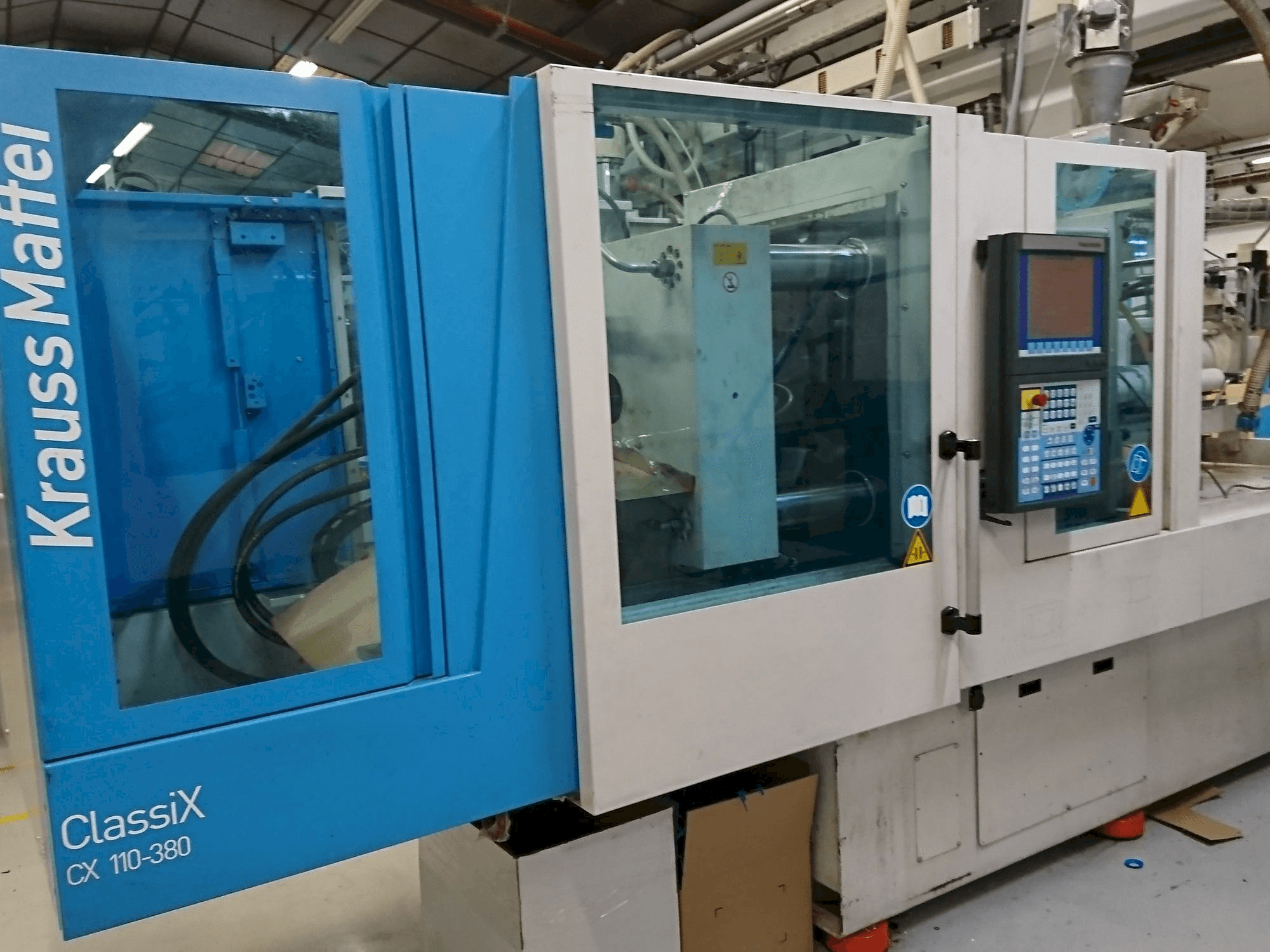 Koneen Krauss Maffei 110-380 CX etunäkymä