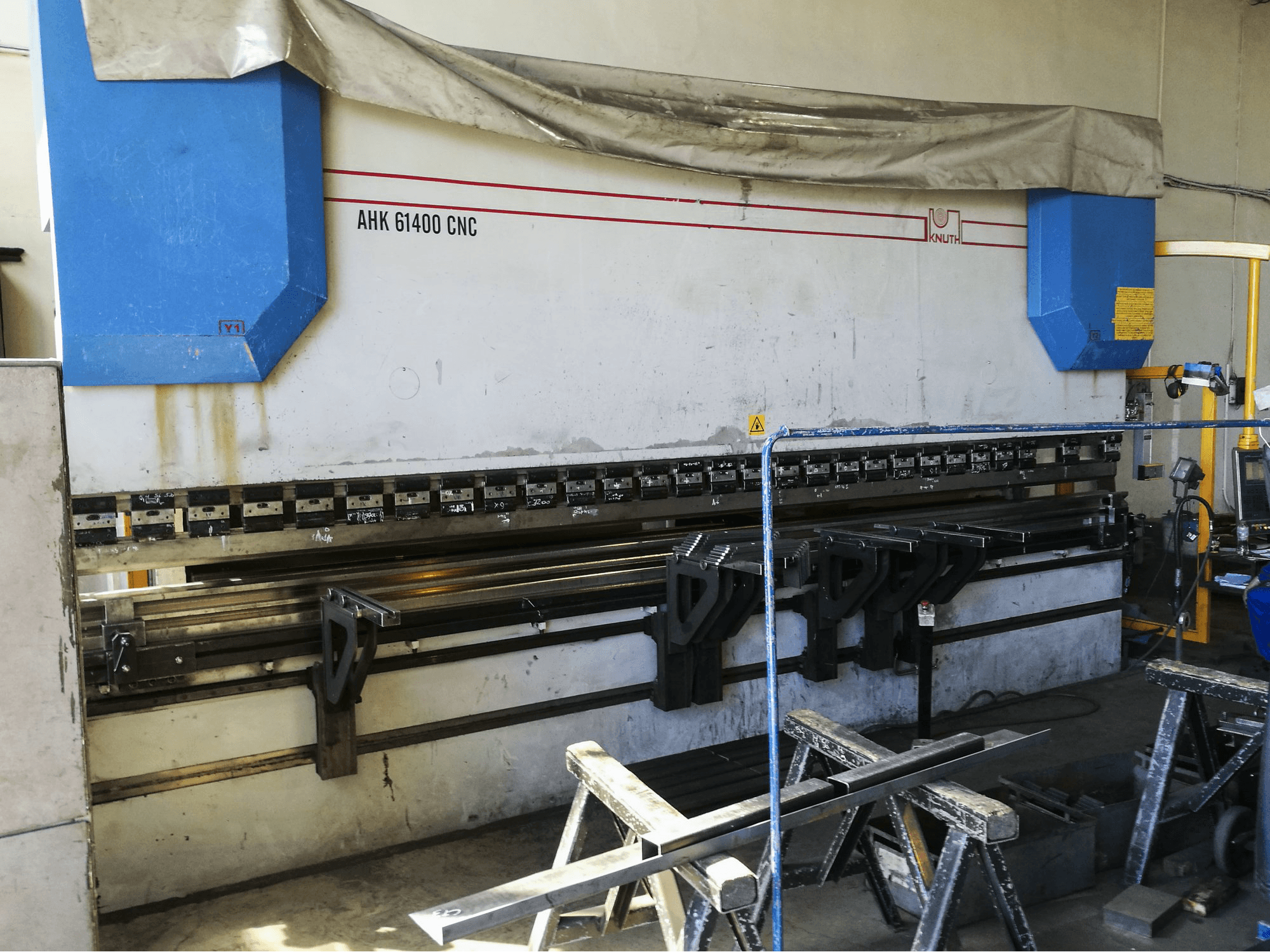 Koneen KNUTH vasen näkymäAHK 61400 CNC