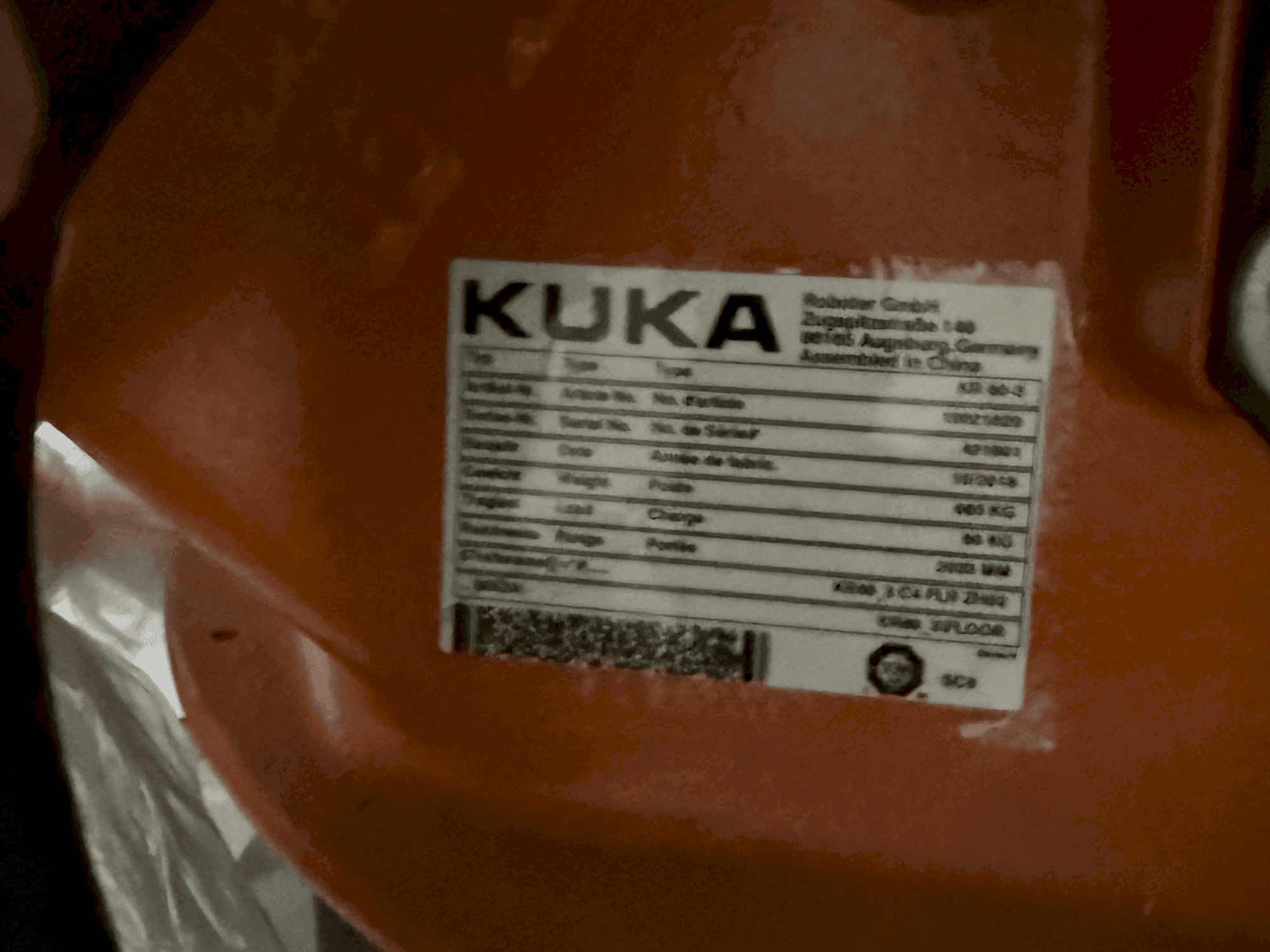 Koneen KUKA KR16-2 tyyppikilpi
