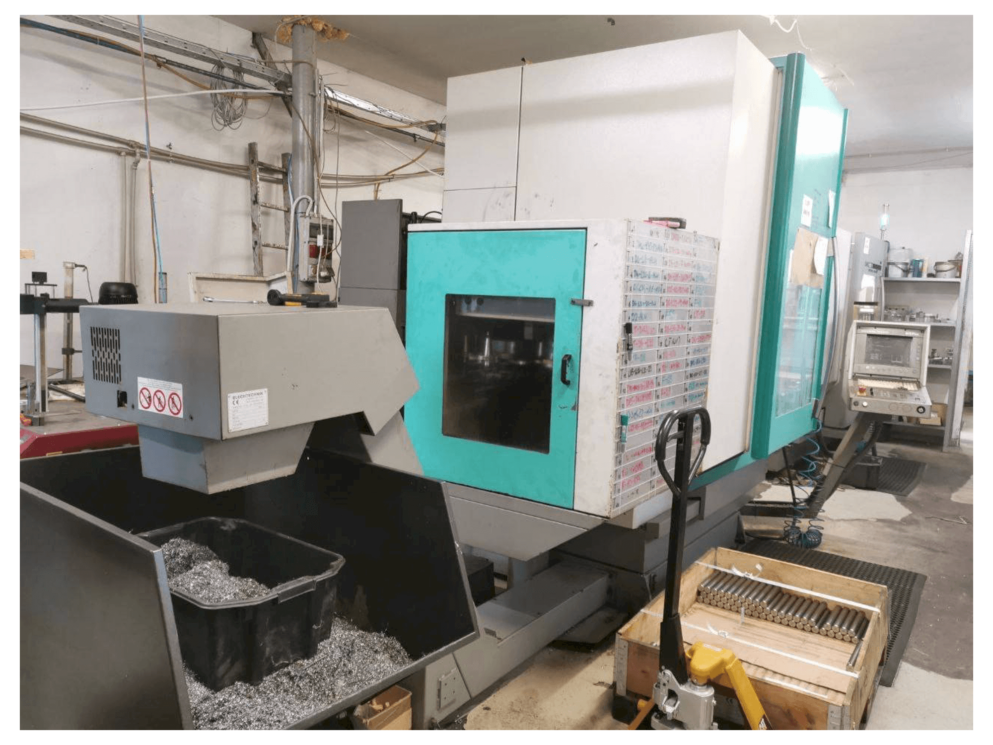 Koneen DECKEL MAHO 70 V etunäkymä