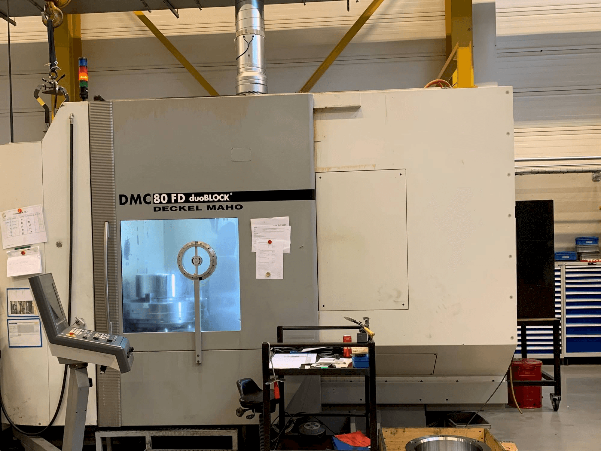 Koneen DECKEL MAHO DMC 80 FD duoBLOCK etunäkymä