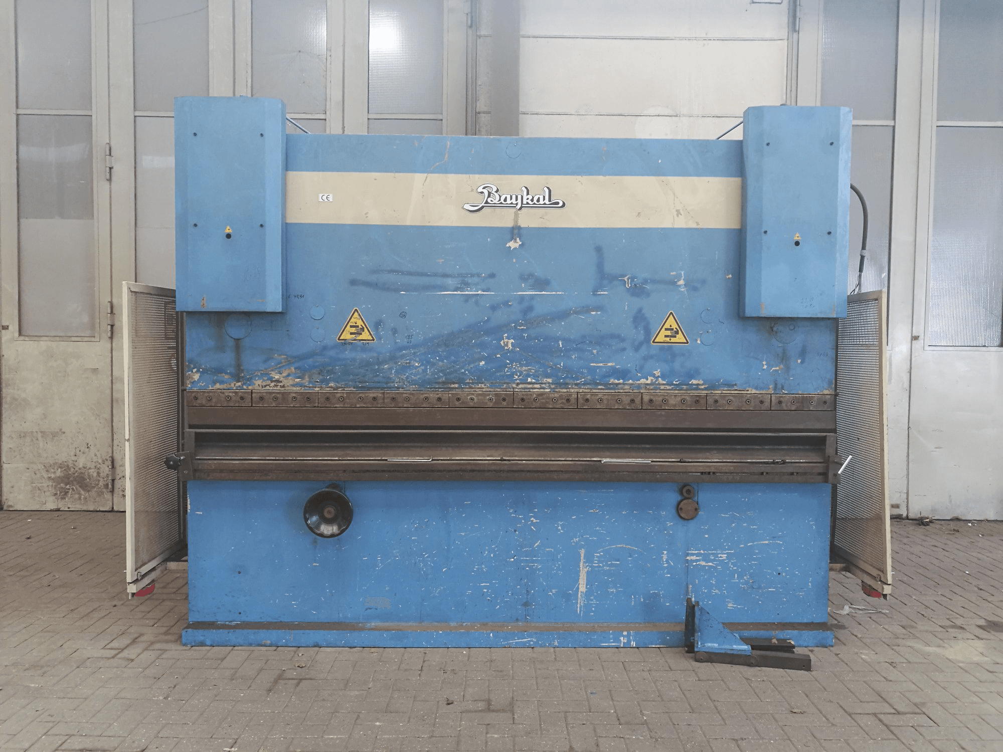 Koneen Baykal etunäkymä APH 3112x220