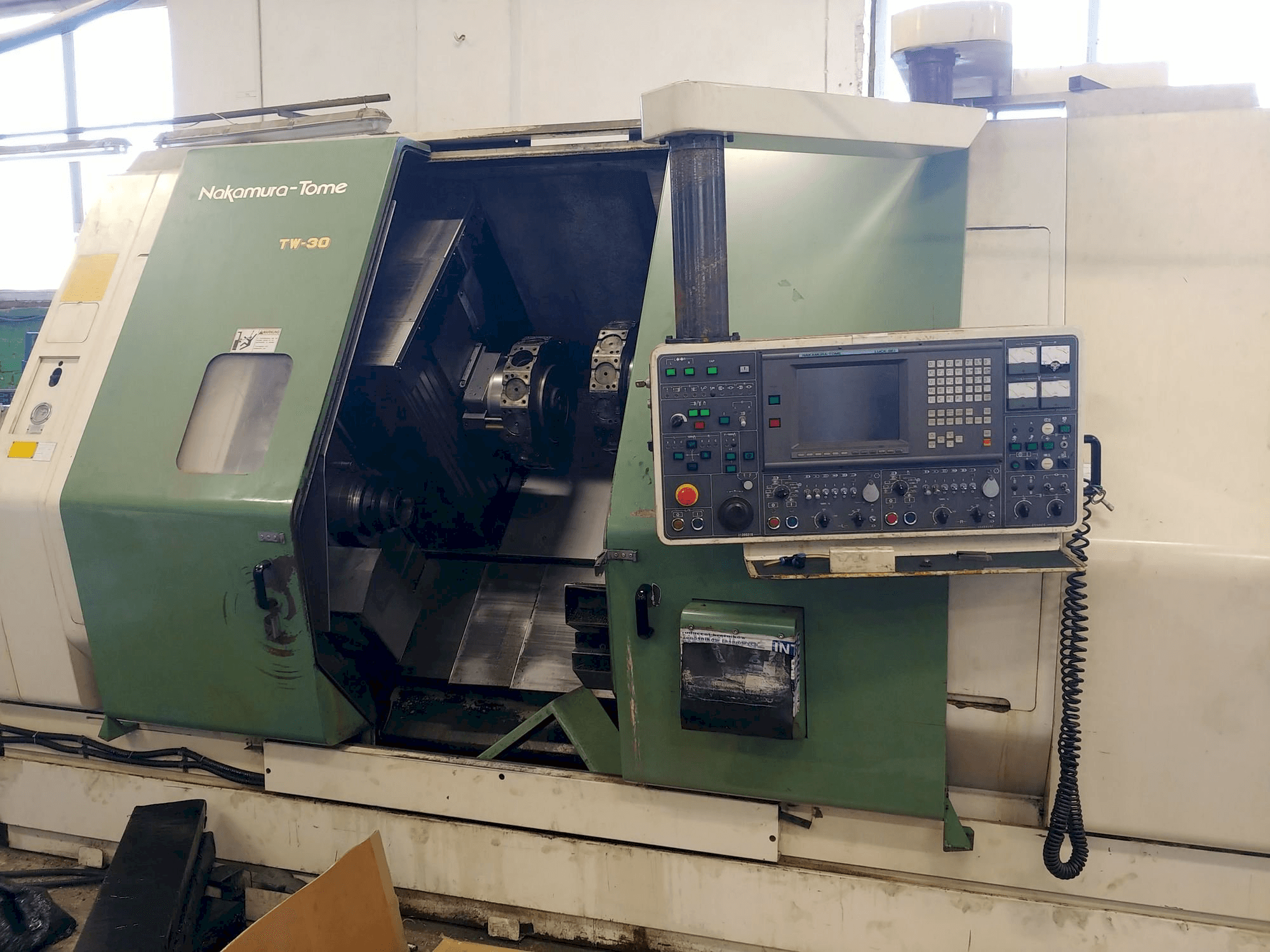 Koneen NAKAMURA-TOME TW-30 etunäkymä