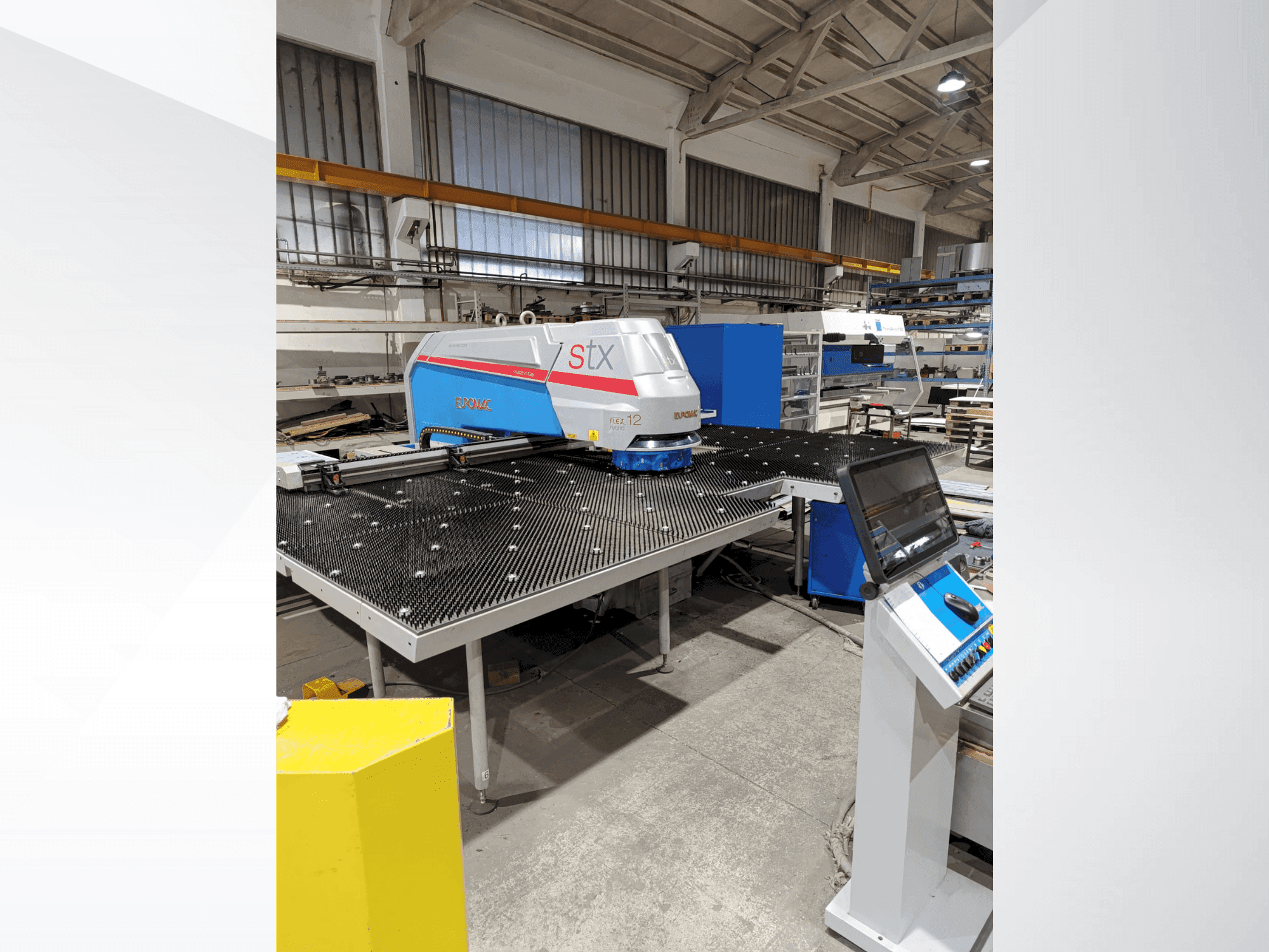 Koneen Euromac STX FLEX 12 1500/22-2500 etunäkymä