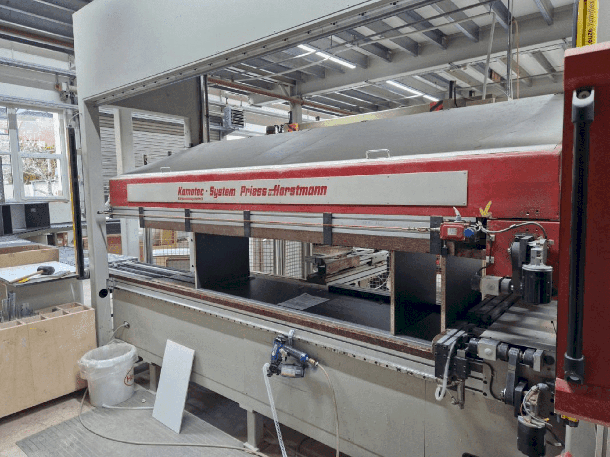 Koneen Priess & Horstmann PBA-52M etunäkymä