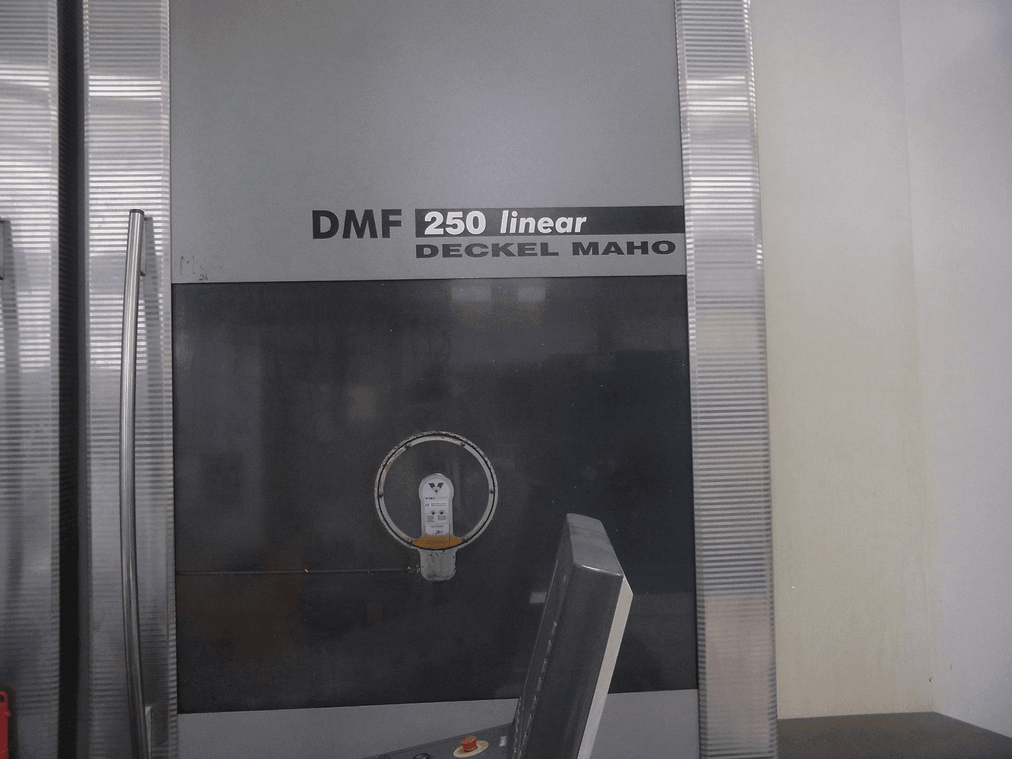 Koneen DECKEL MAHO DMF 250 linear oikea näkymä