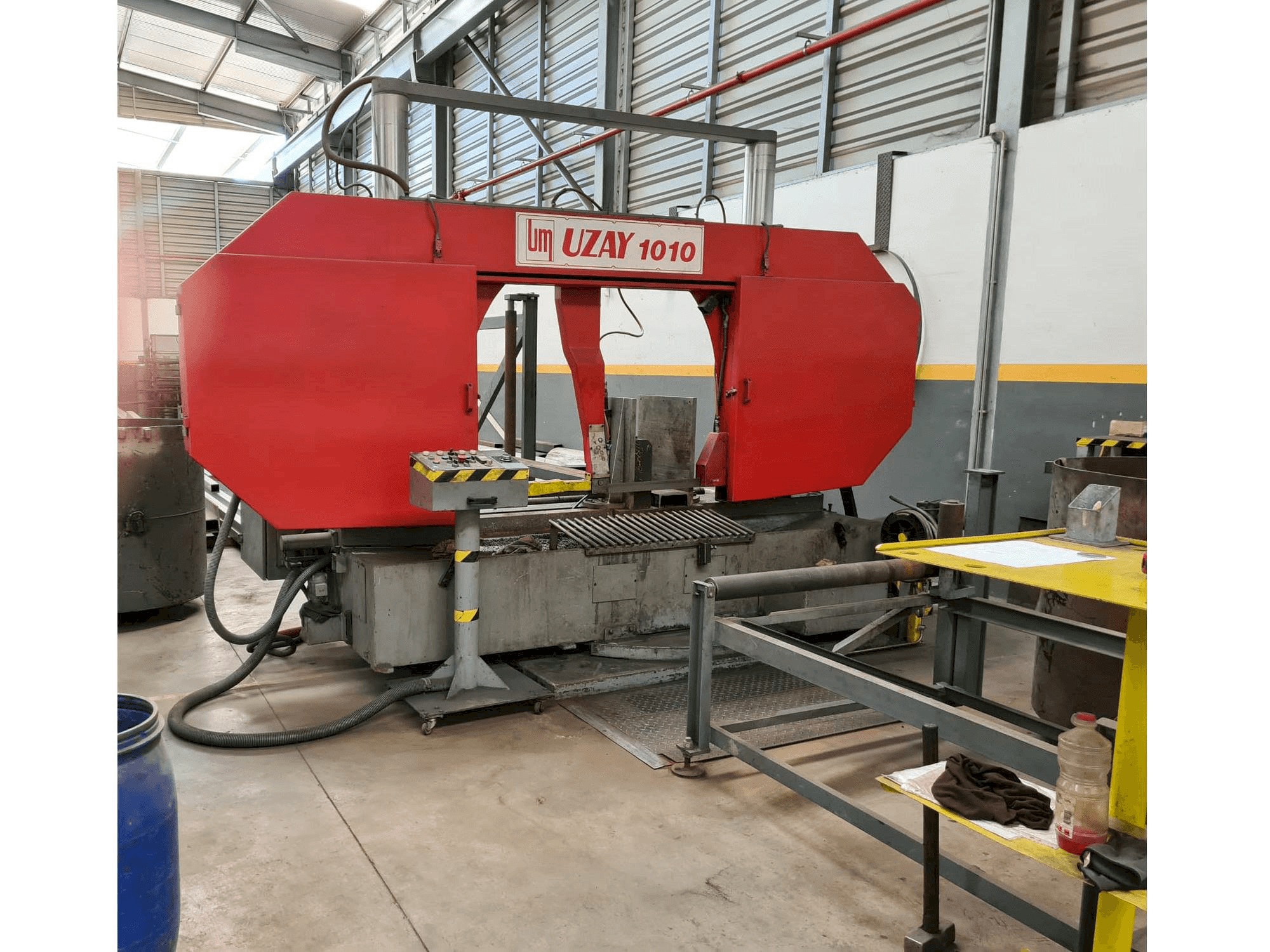 Koneen UZAY MAKINA UMSY 1010 etunäkymä