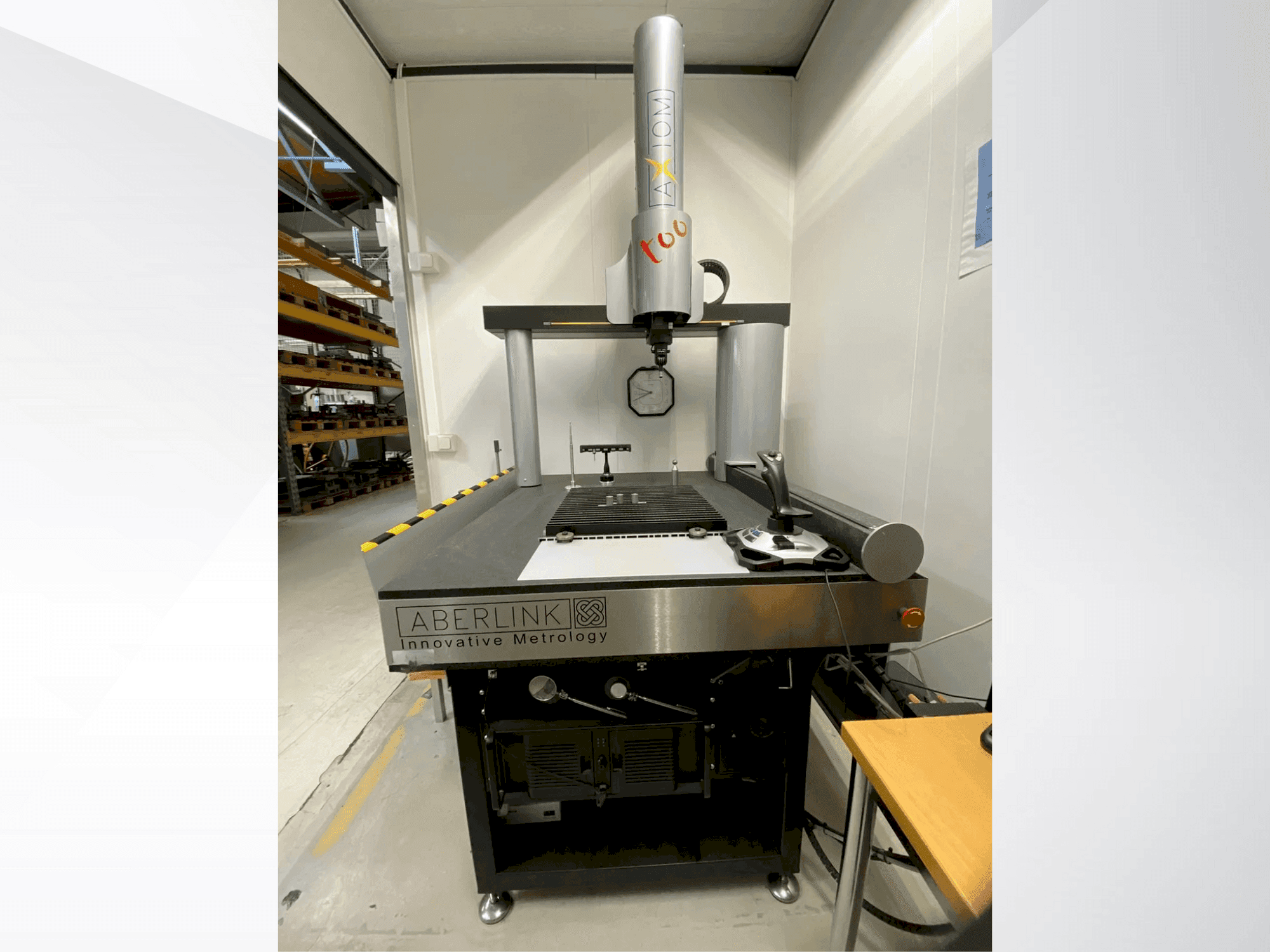 Koneen ABERLINK Axiom Too CNC etunäkymä