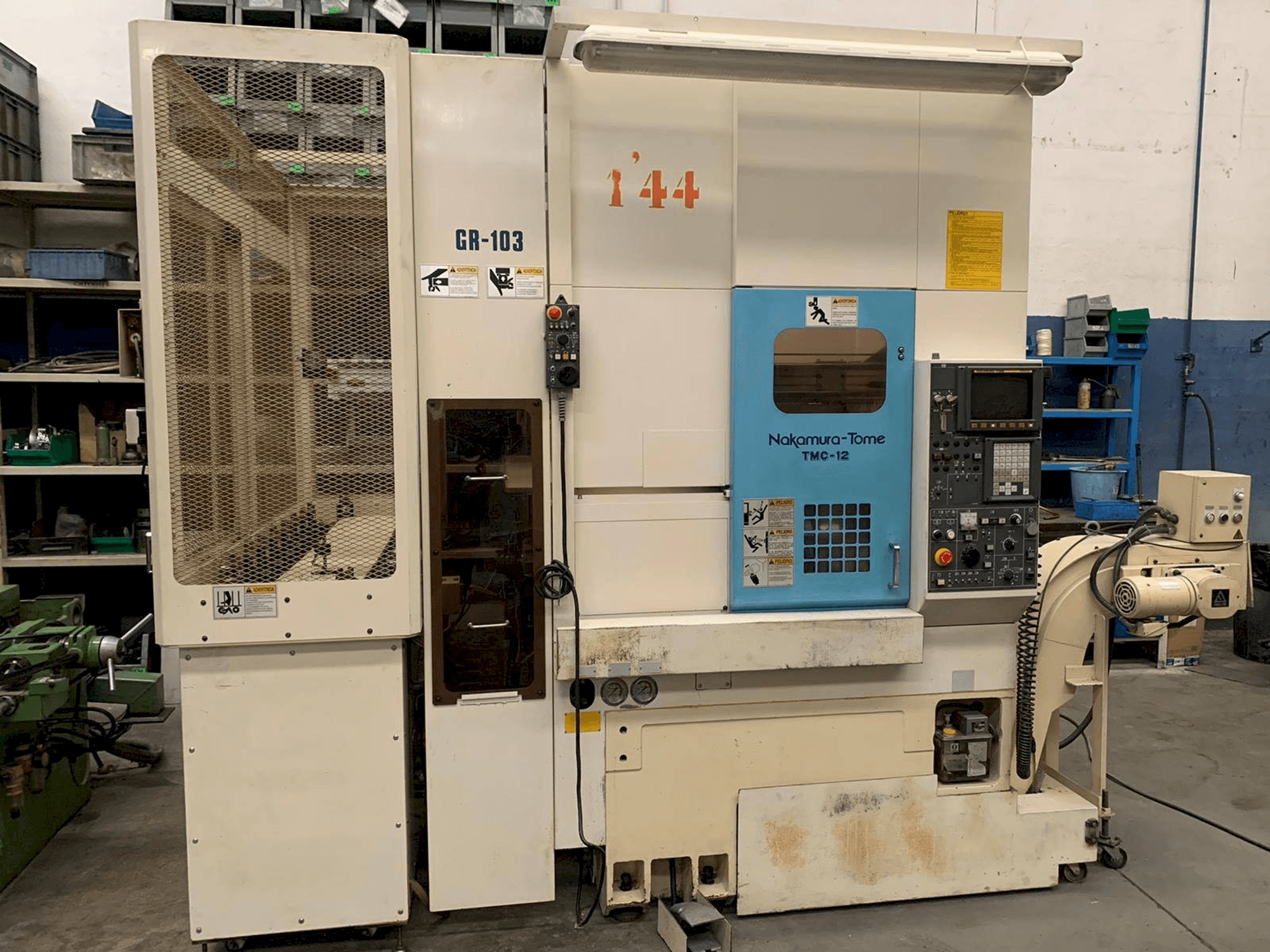 Koneen NAKAMURA-TOME TMC 12 etunäkymä