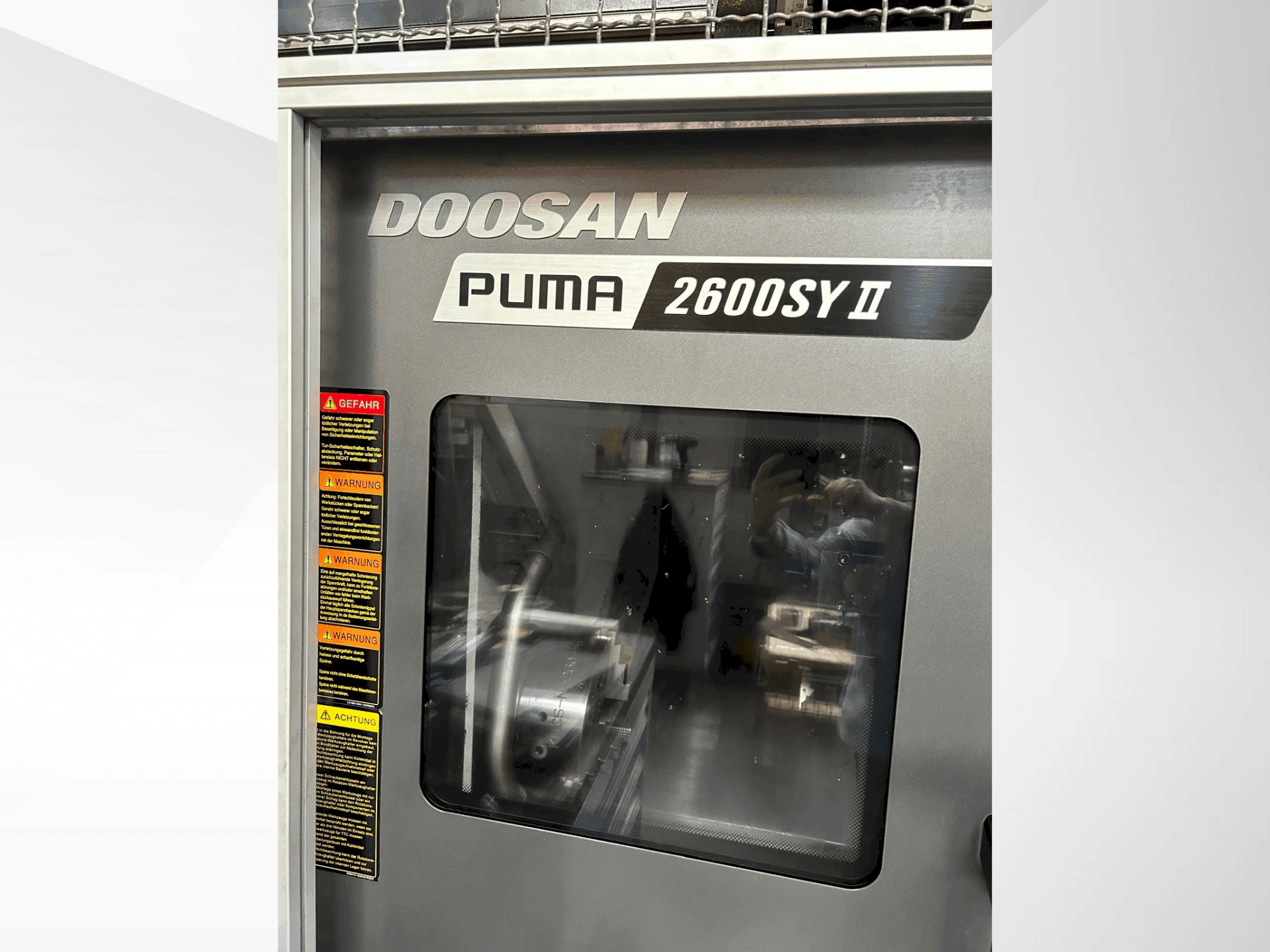 Koneen DOOSAN Puma 2600 SY II etunäkymä