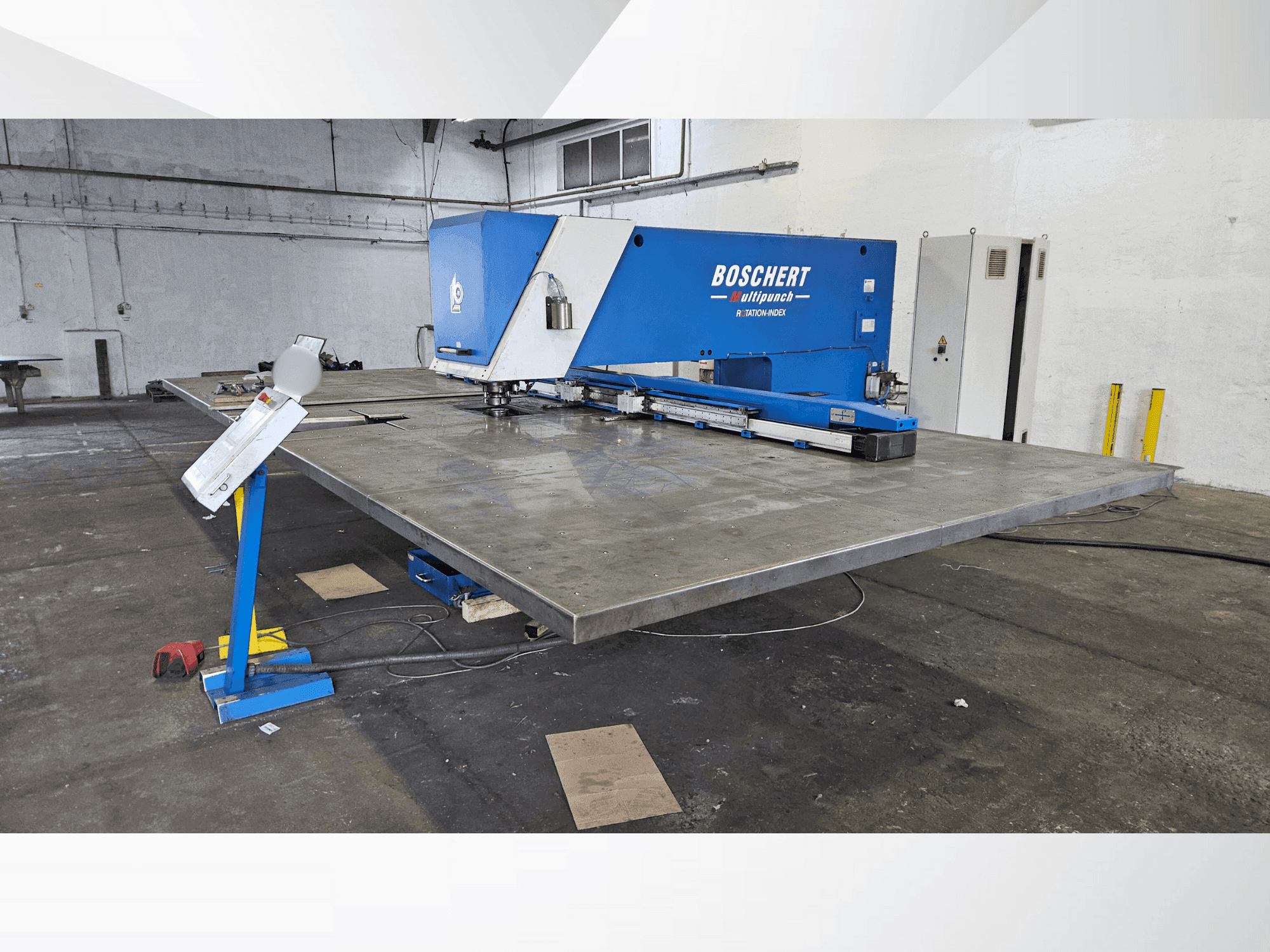 Koneen BOSCHERT Multipunch 1500 x 3000 etunäkymä