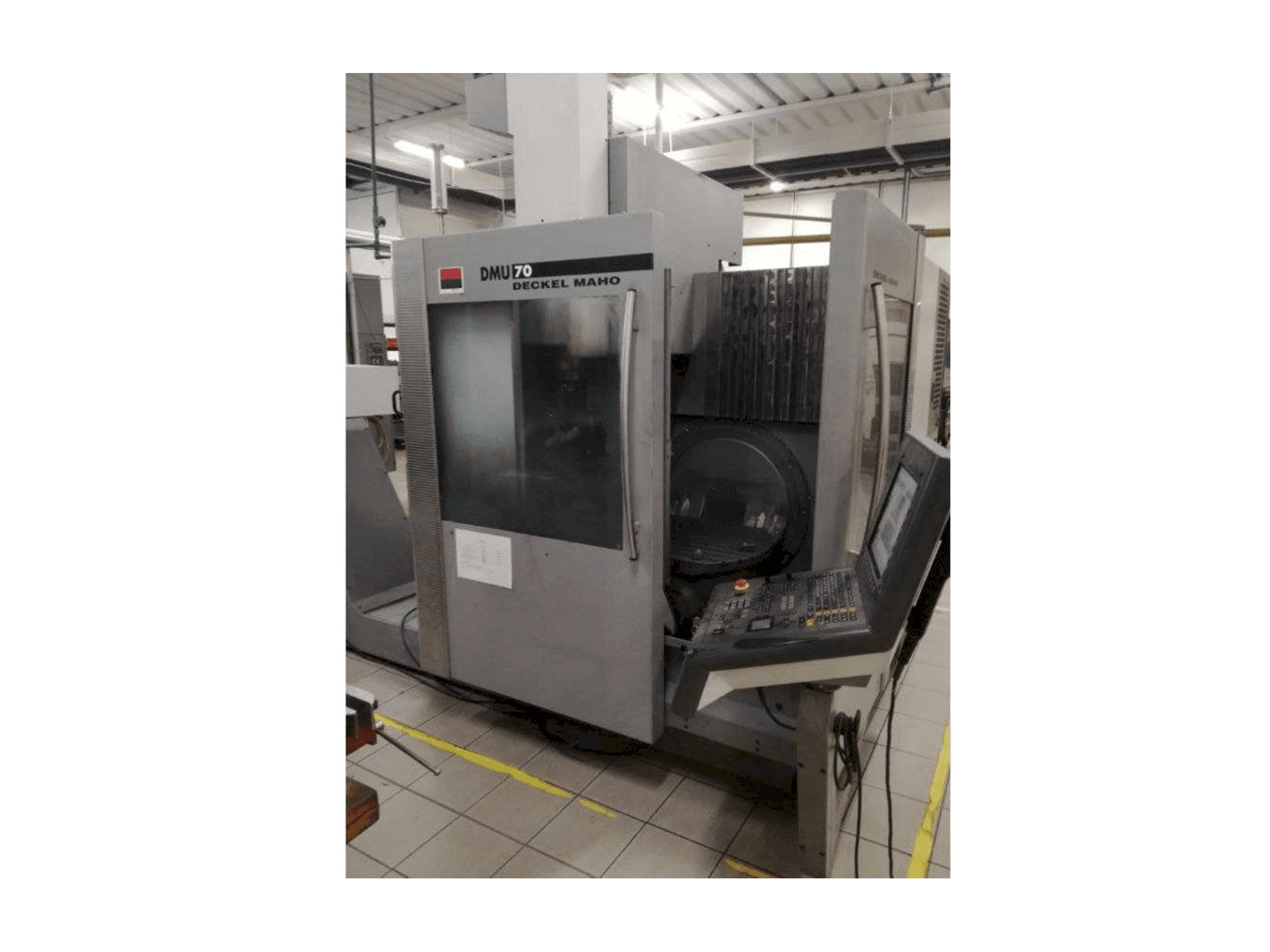 Koneen DECKEL MAHO DMU 70 etunäkymä