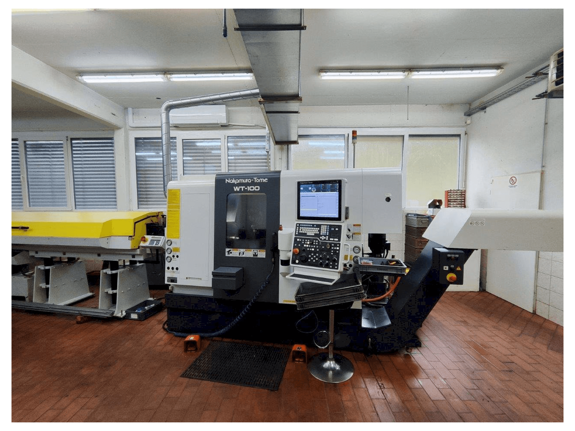 Koneen NAKAMURA-TOME WT-100 MMY etunäkymä