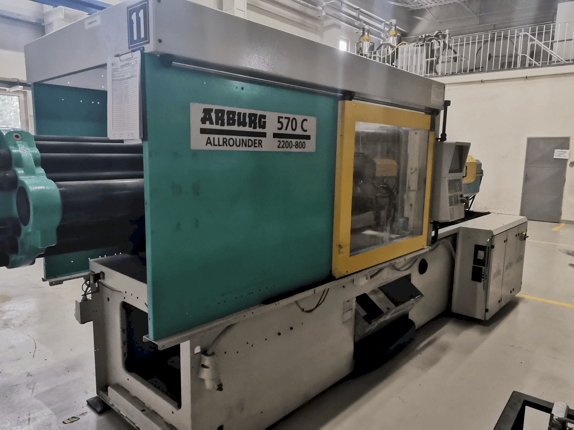 Koneen Arburg 570C 2200 - 800 etunäkymä