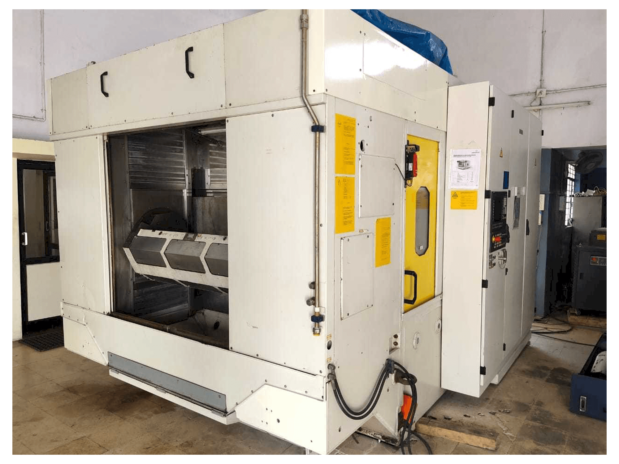 Koneen GROB G320 etunäkymä