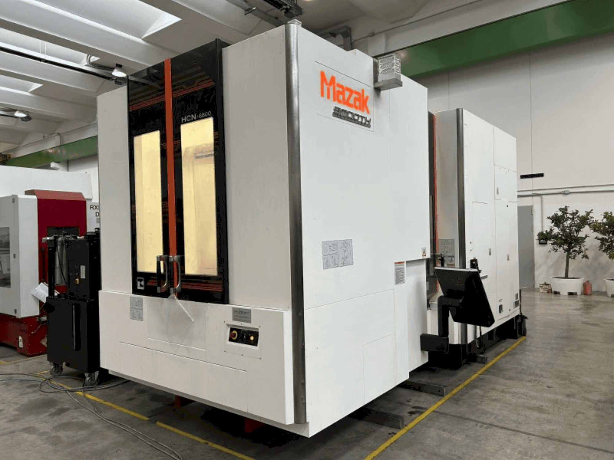 Koneen Mazak HCN-6800 etunäkymä