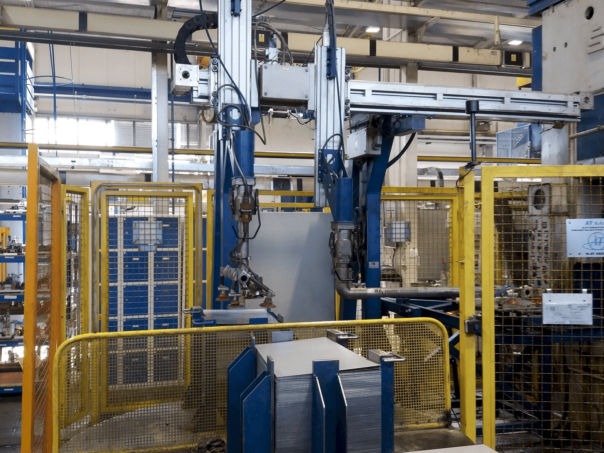 Koneen SMERAL LKT 250 etunäkymä