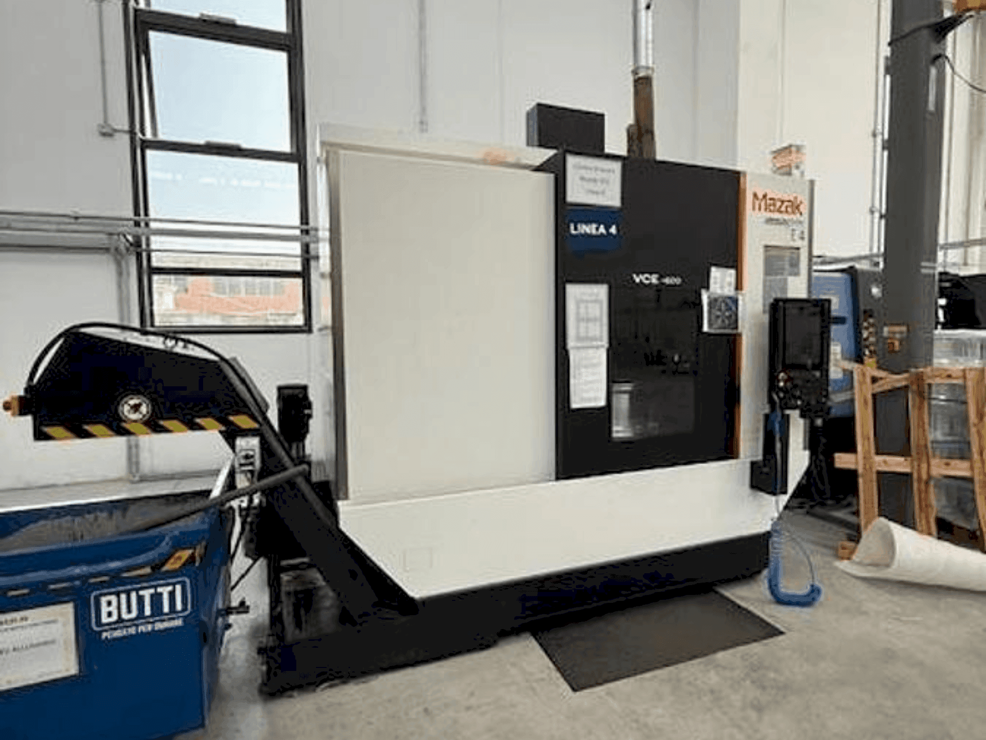 Koneen Mazak VCE 600 etunäkymä
