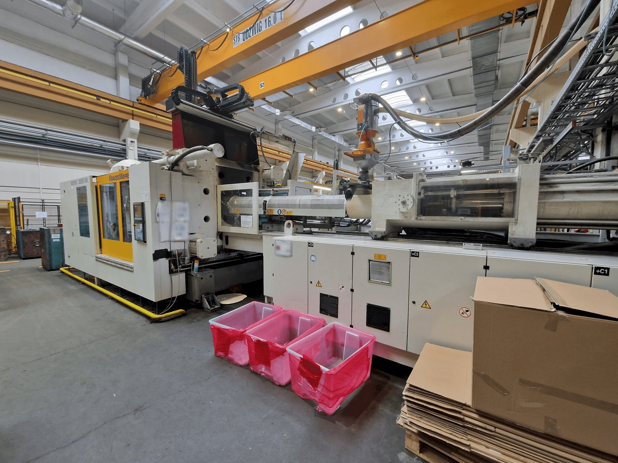 Koneen Krauss Maffei 1100-12000 MX etunäkymä