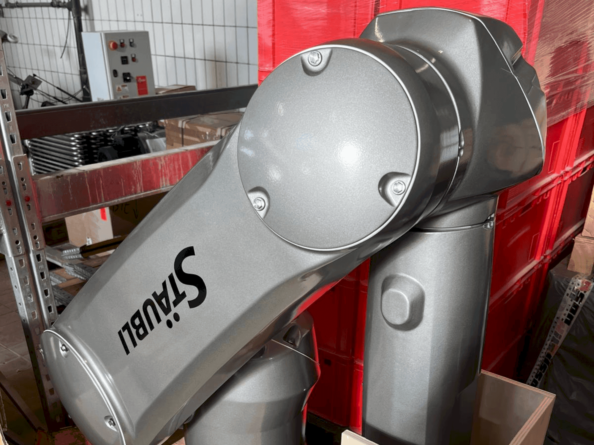 Koneen STAUBLI TX2-160 LHE etunäkymä