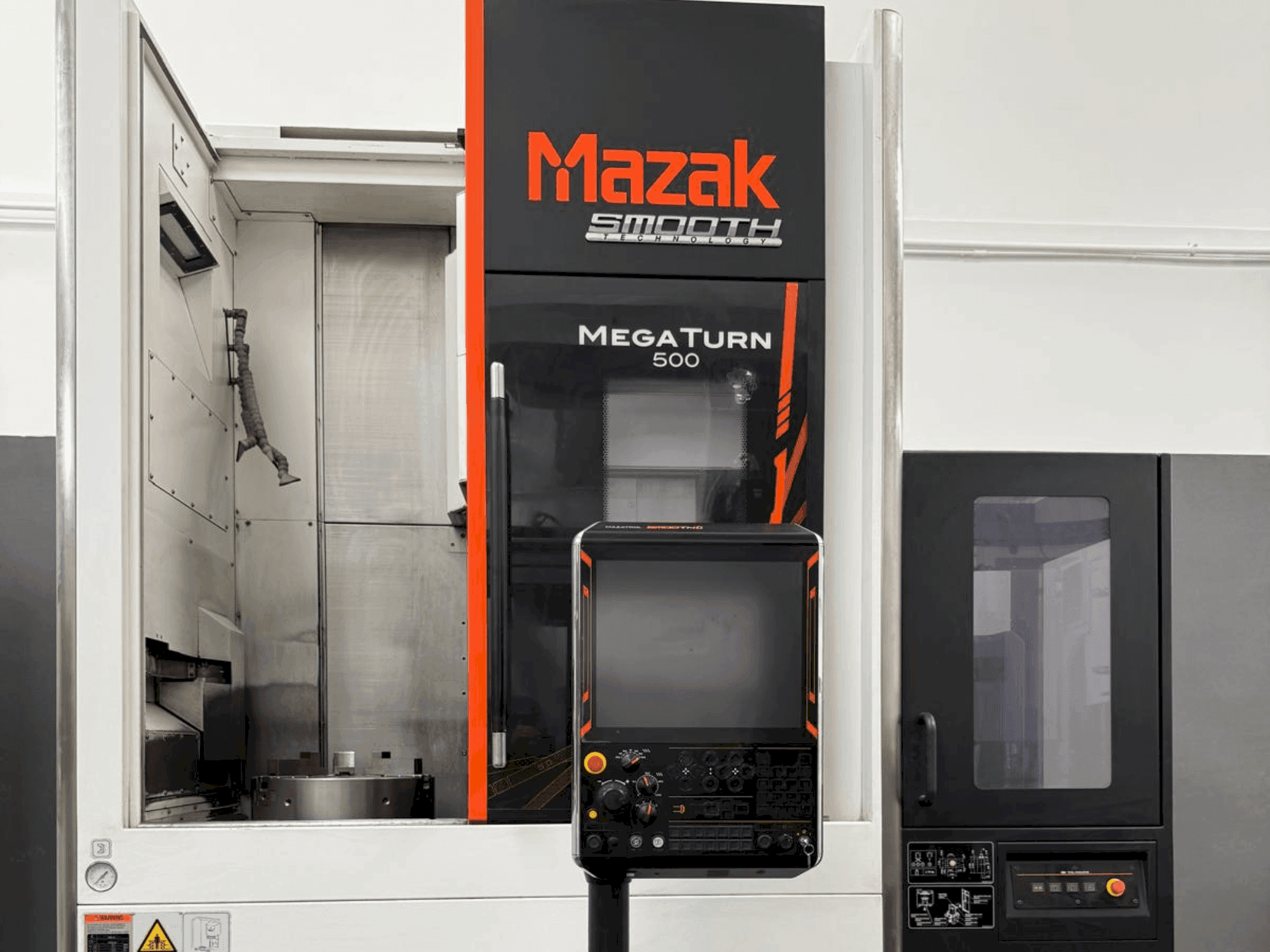 Koneen Mazak Mega Turn 500 etunäkymä