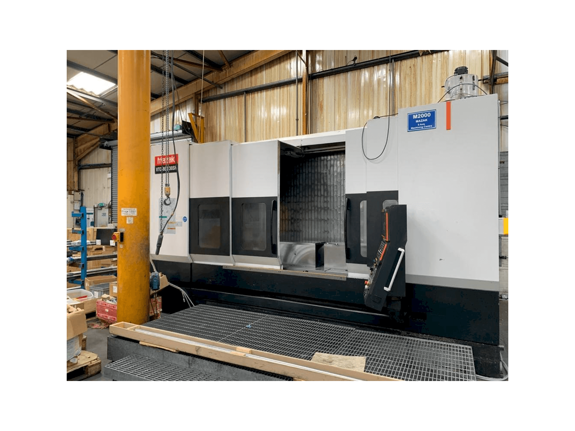 Koneen Mazak VTC-800/30SR etunäkymä