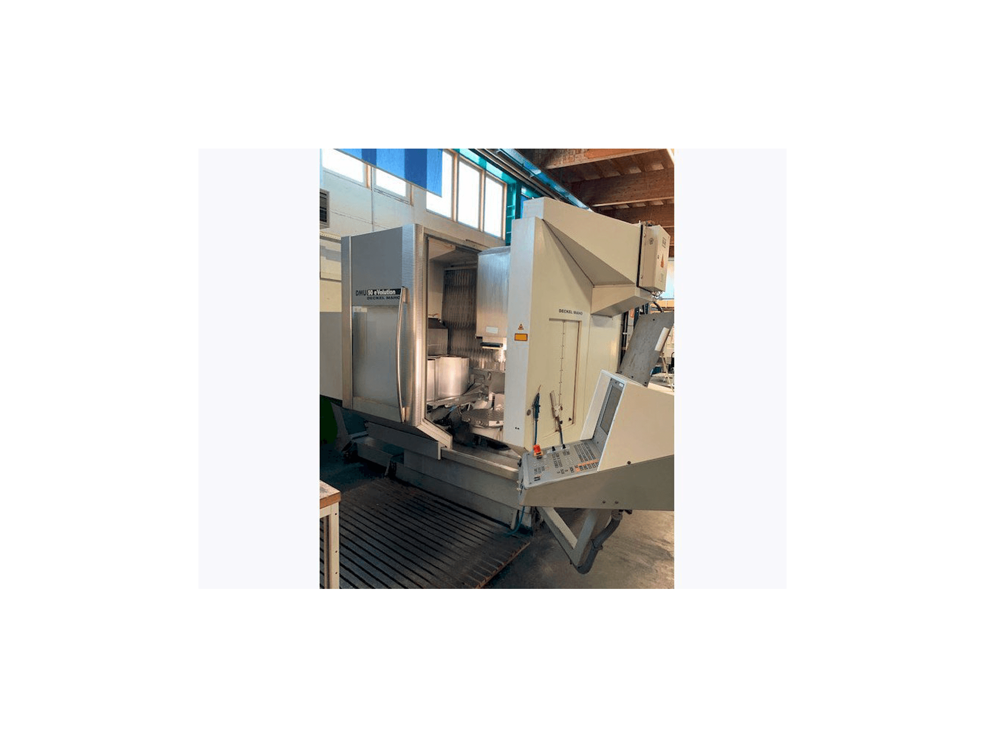Koneen DECKEL MAHO DMU 50 eVolution etunäkymä