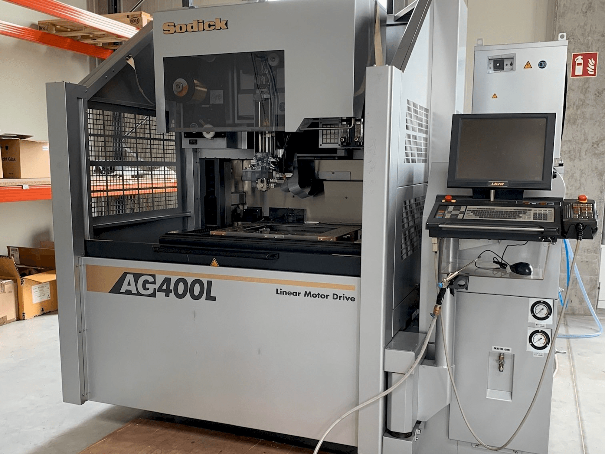 Koneen Sodick AG400L etunäkymä