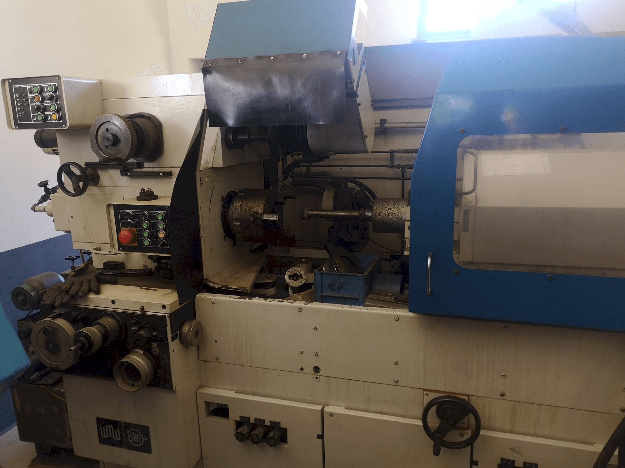 Koneen WMW SI4 etunäkymä