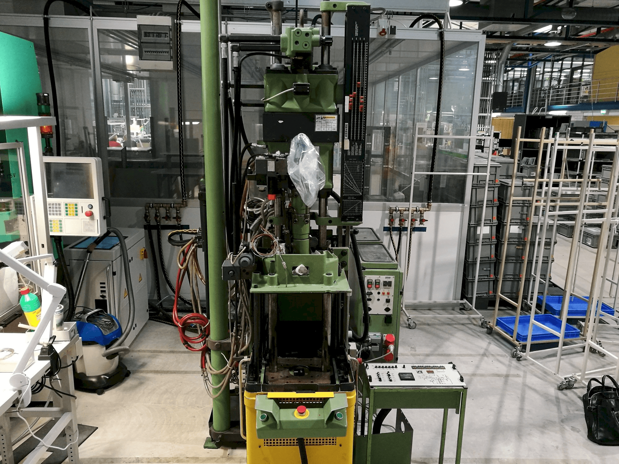 Koneen Arburg 221-75-350 etunäkymä