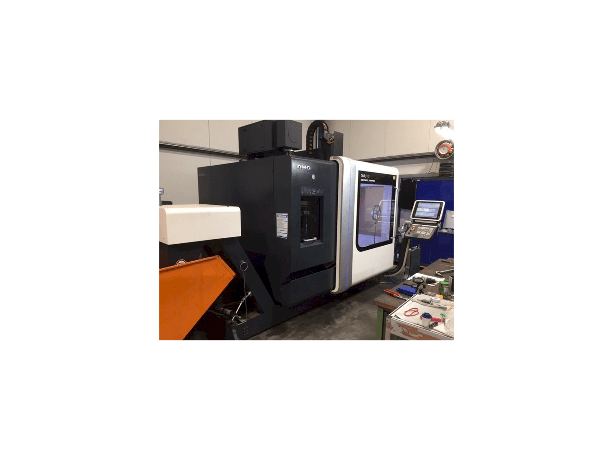 Koneen DECKEL MAHO DMU 70 etunäkymä