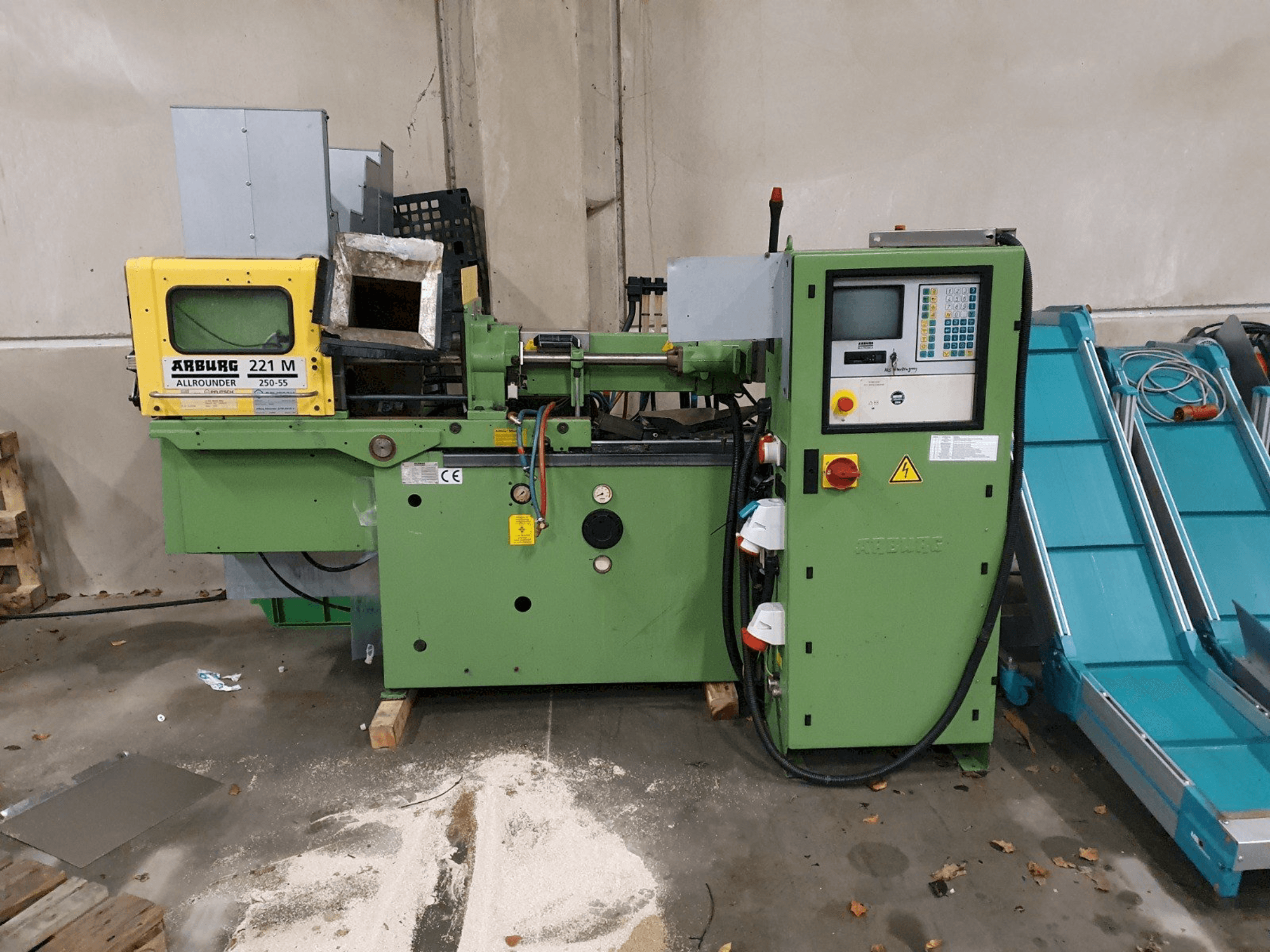 Koneen Arburg Allrounder 221 M 250-55 etunäkymä