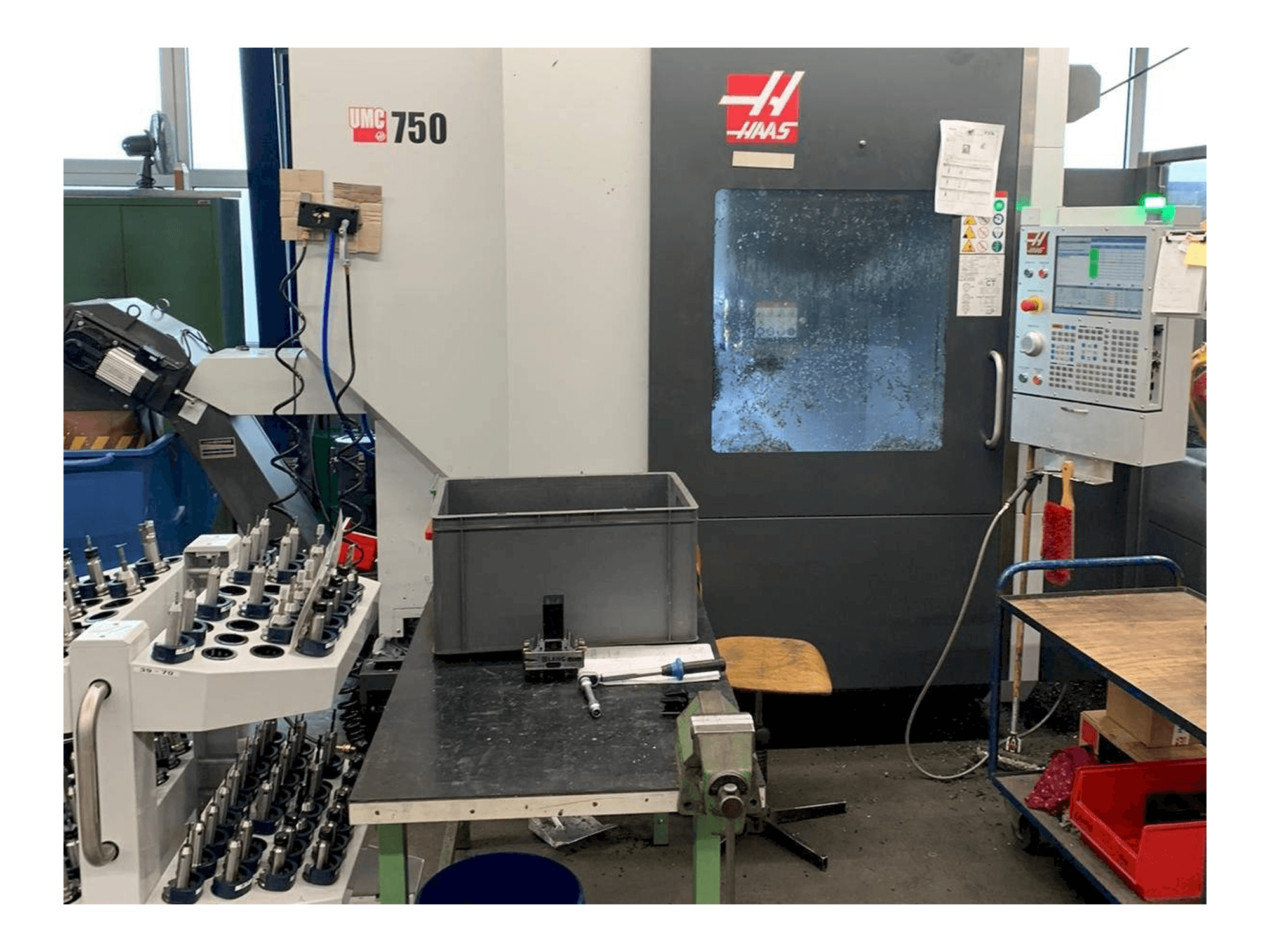 Koneen HAAS UMC - 750 etunäkymä