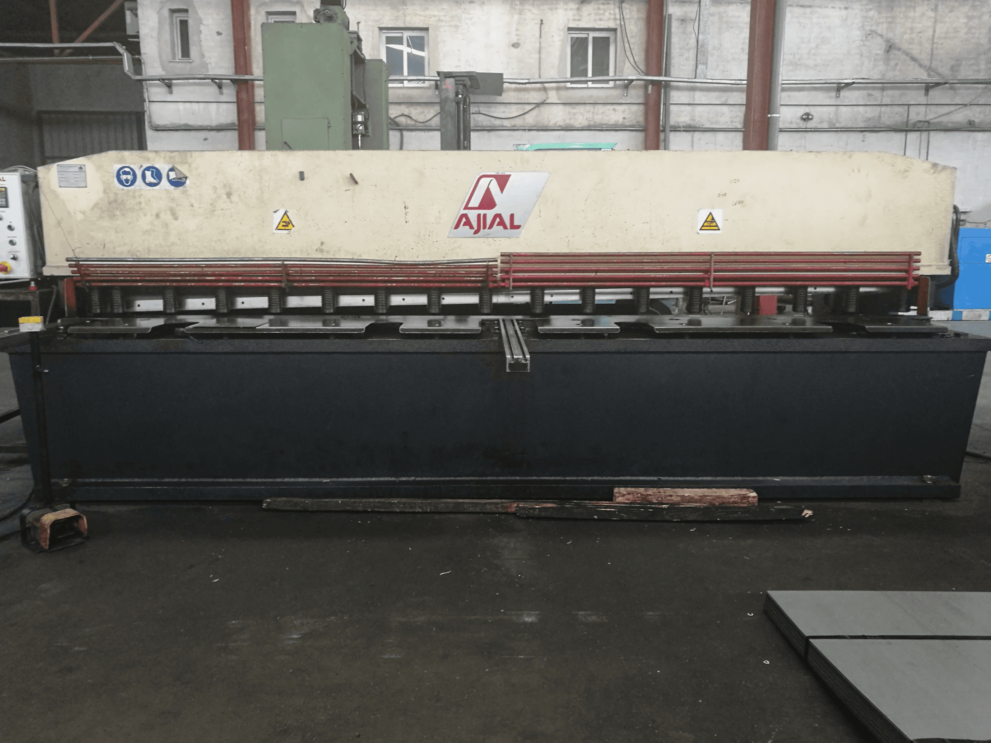 Koneen Ajial etunäkymäCB-640