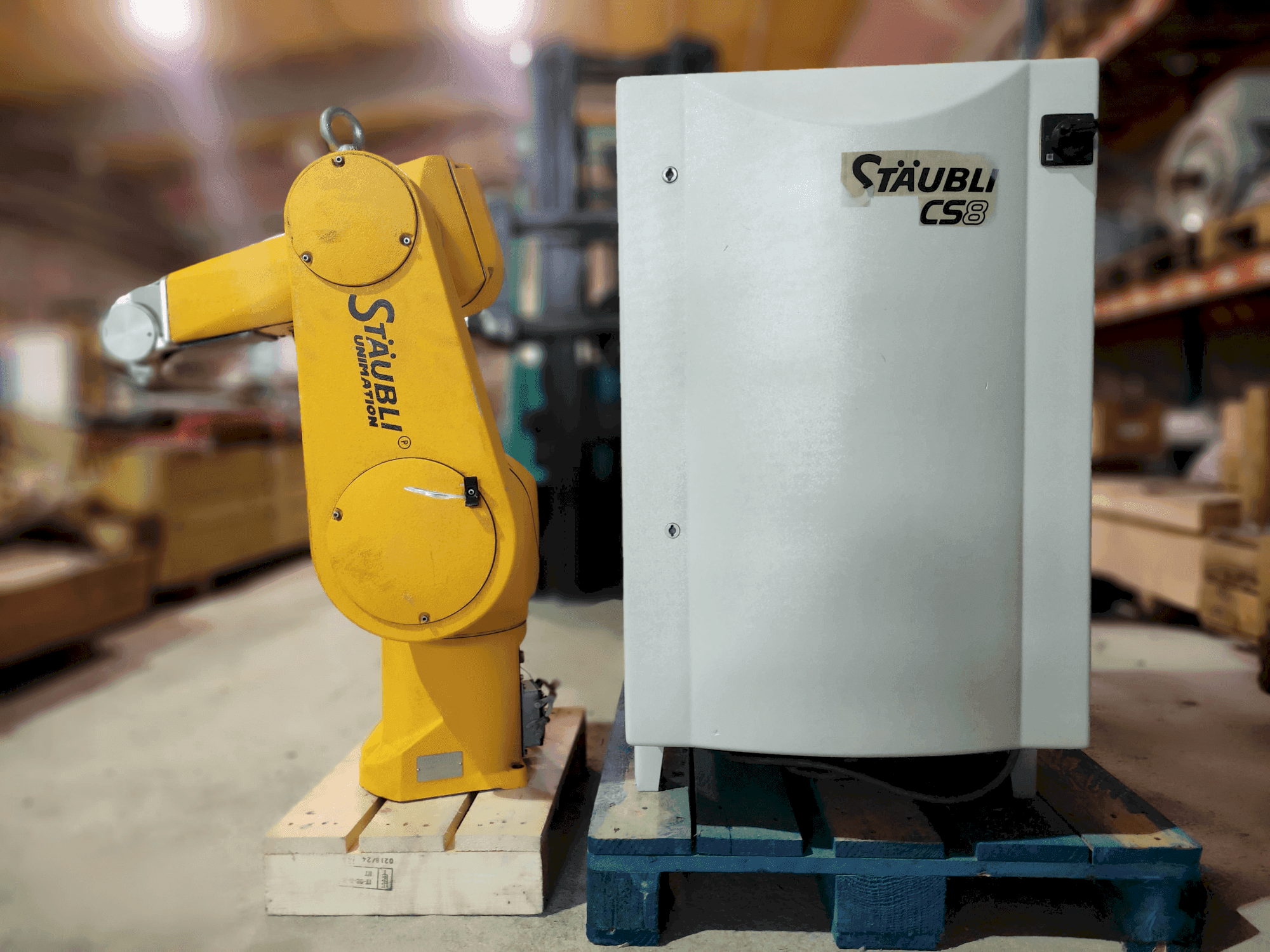 Koneen STAUBLI RX90B etunäkymä