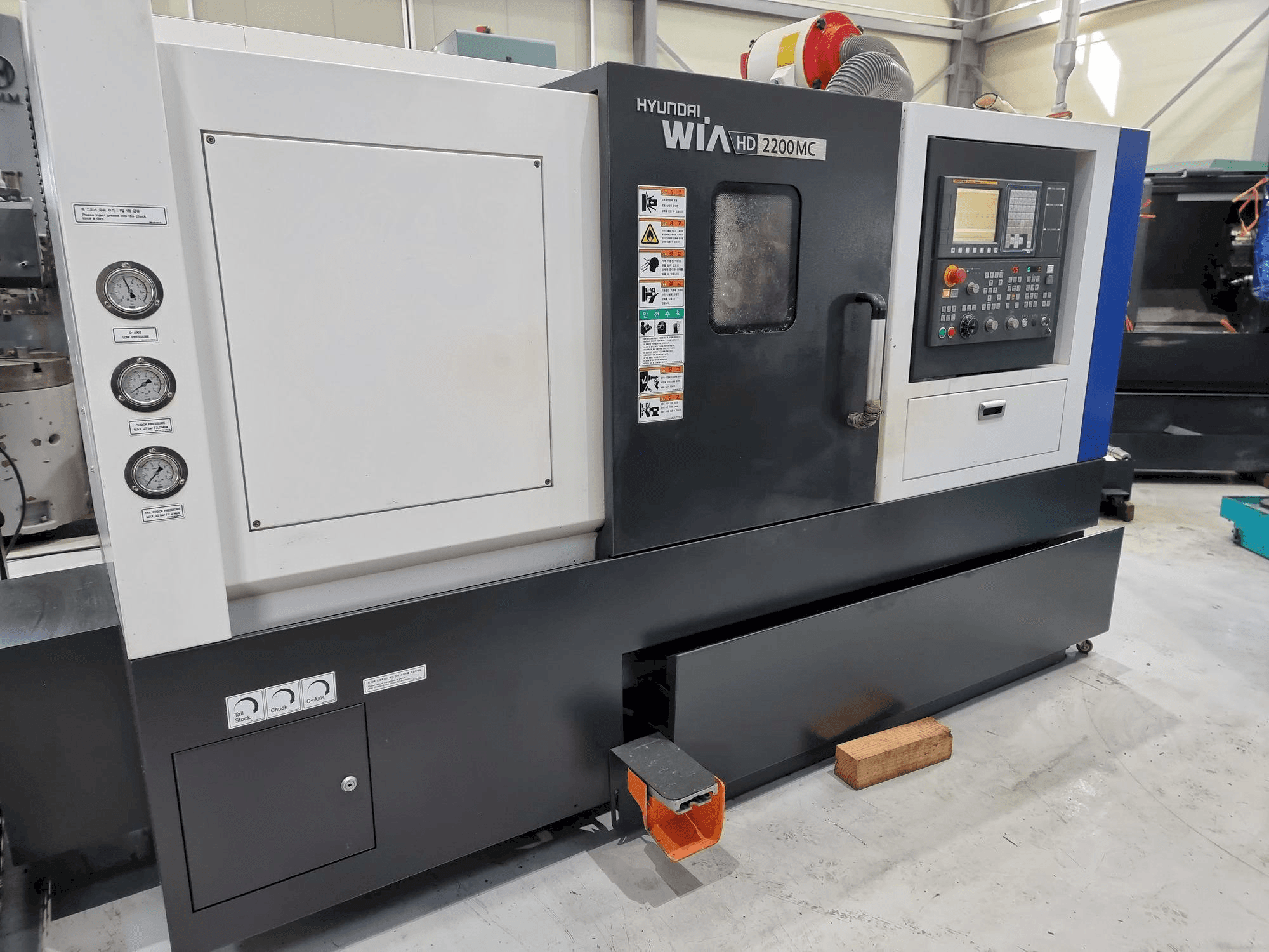 Koneen Hyundai Wia HD 2200 MC etunäkymä