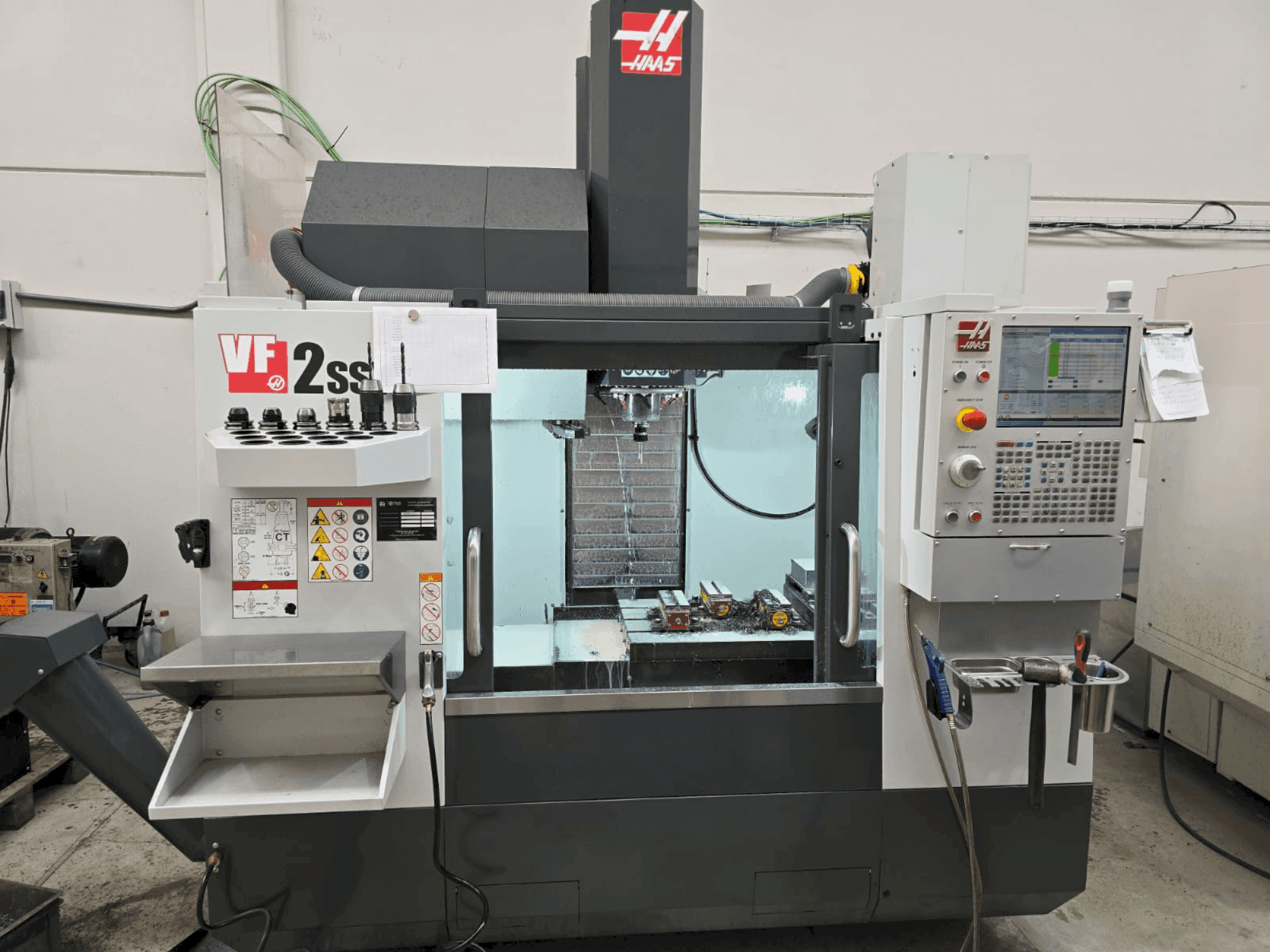 Koneen HAAS VF 2SSYT etunäkymä