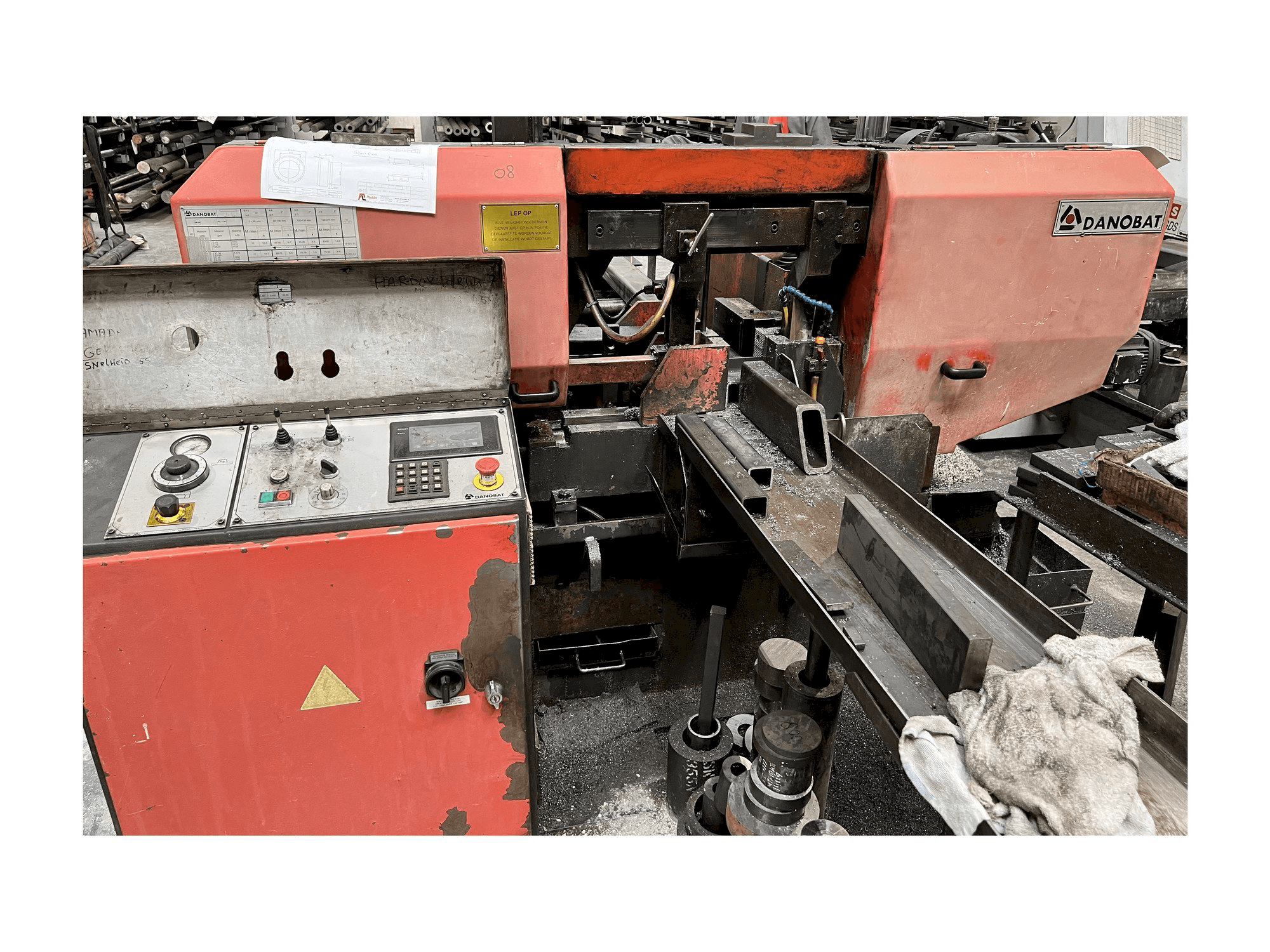 Koneen DANOBAT CR 260 AF CN etunäkymä