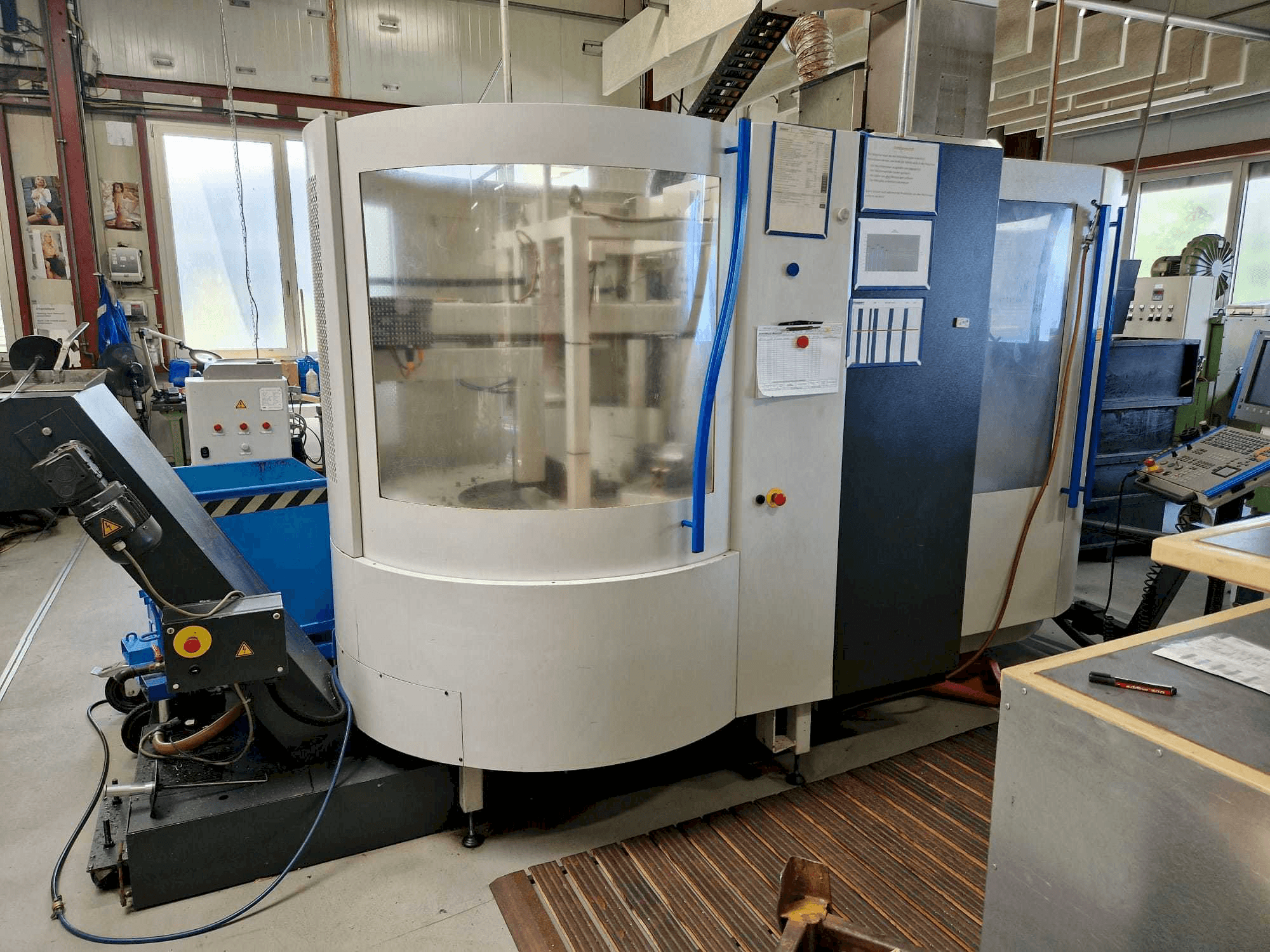 Koneen MIKRON UCP600 Vario etunäkymä