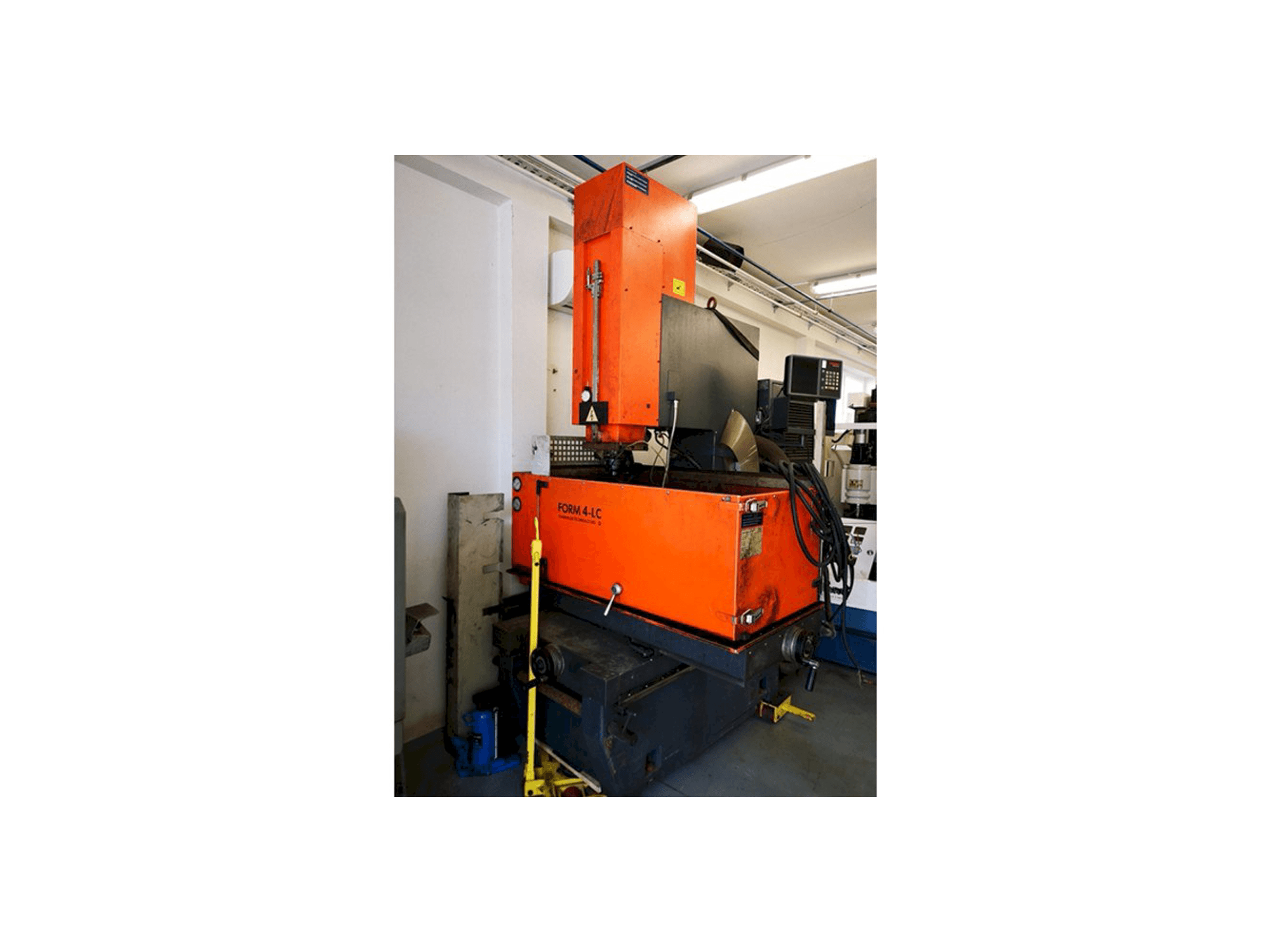 Koneen CHARMILLES Form 4-LC etunäkymä