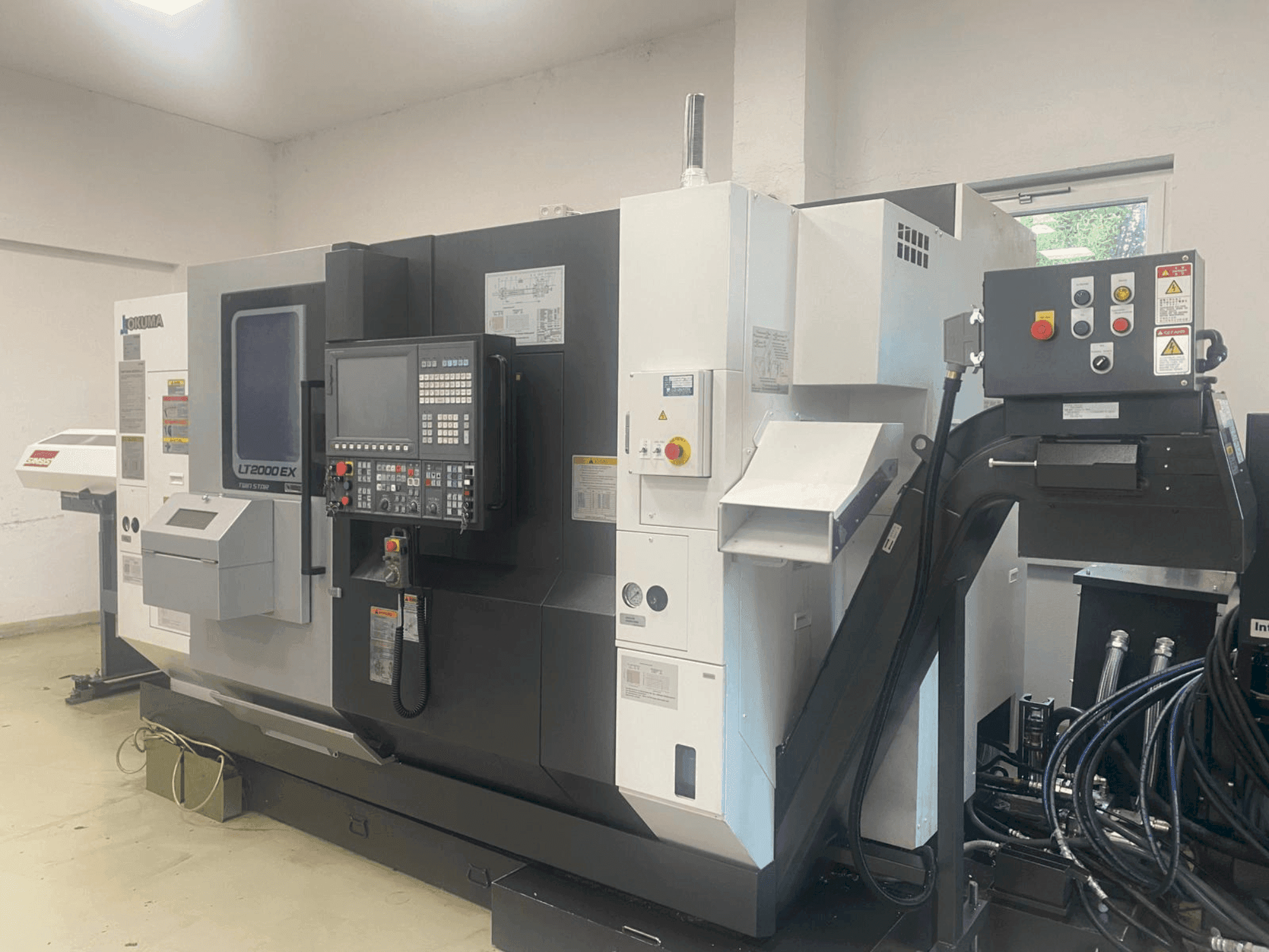 Koneen Okuma LT2000-2T1MY etunäkymä