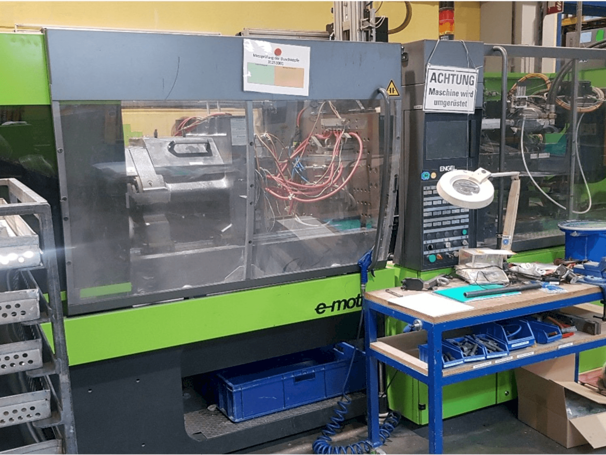 Koneen ENGEL e-motion 200/100 etunäkymä