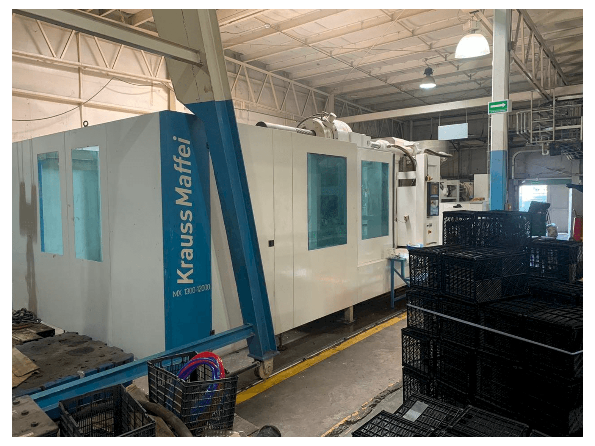 Koneen Krauss Maffei 1300-12000 MX etunäkymä